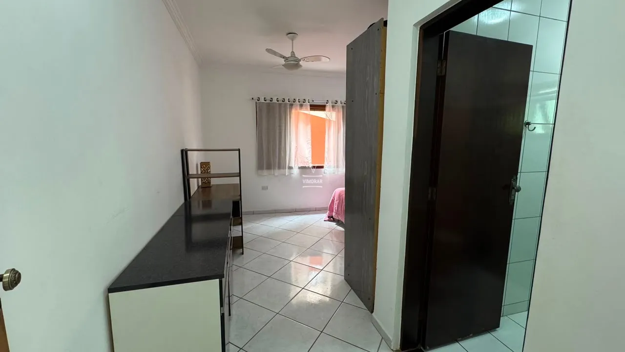Casa em condom&iacute;nio fechado 3 su&iacute;tes espa&ccedil;osas + 4 vagas de garagem  Arujá - 