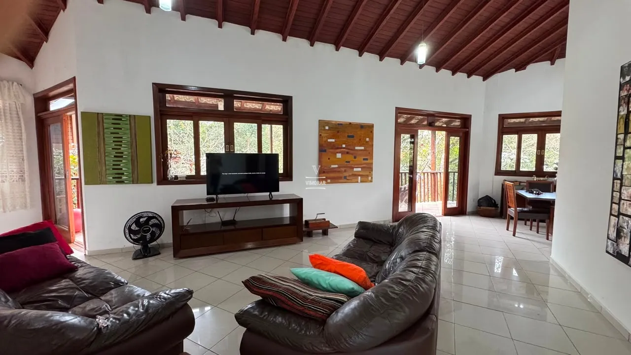 Casa em condom&iacute;nio fechado 3 su&iacute;tes espa&ccedil;osas + 4 vagas de garagem  Arujá - 