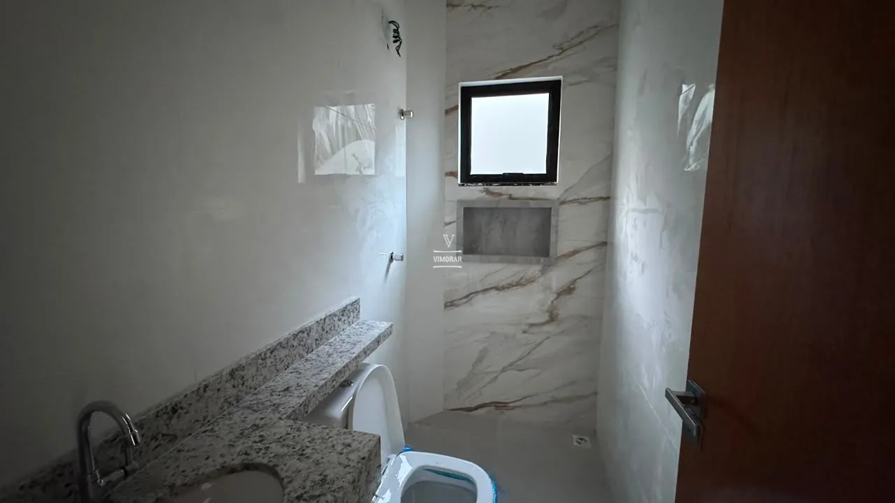 Sobrado 4 dormit&oacute;rios sendo 2 su&iacute;tes + 5 vagas de garagem  Itaquaquecetuba - 