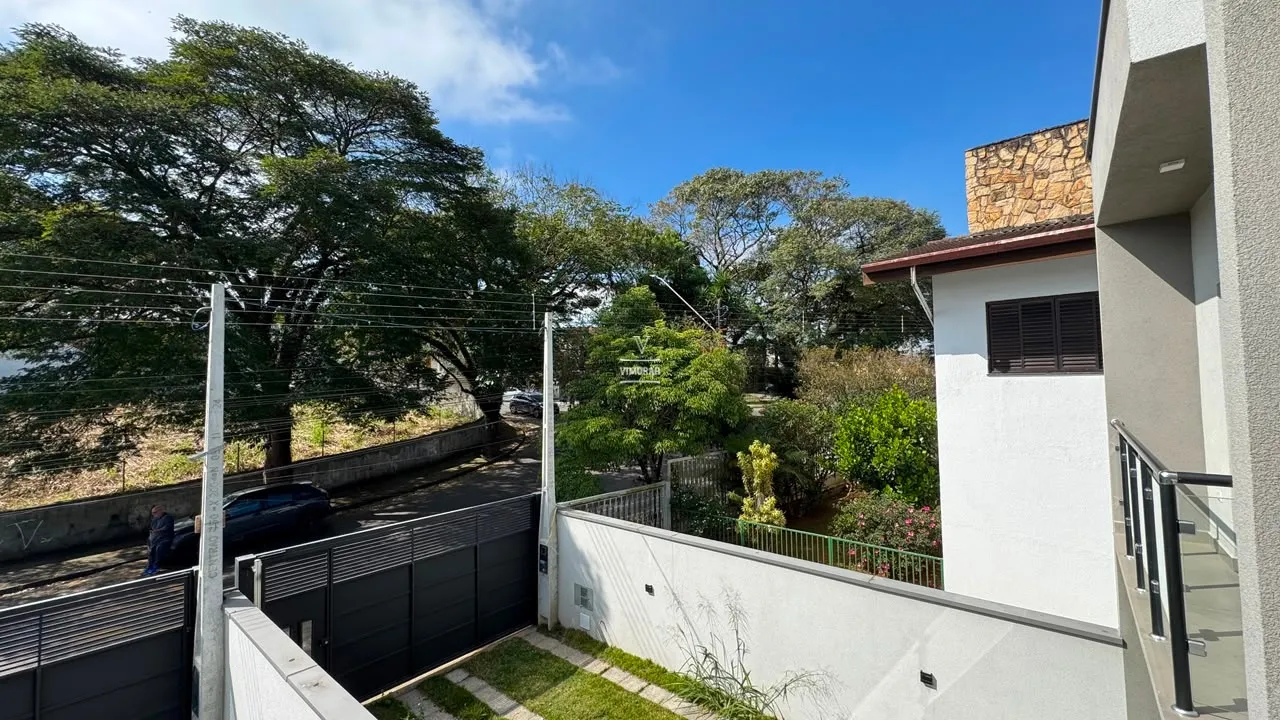 Sobrado 3 su&iacute;tes + 4 vagas de garagem  Arujá - 