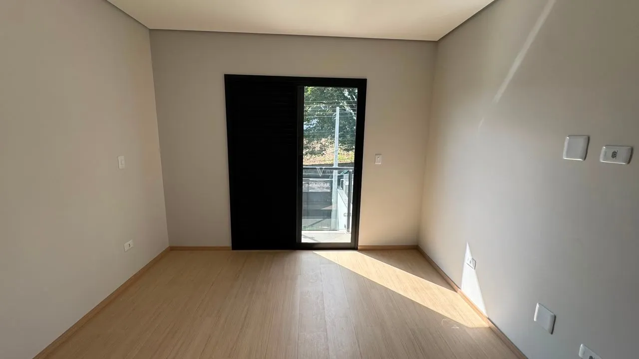 Sobrado 3 su&iacute;tes + 4 vagas de garagem  Arujá - 
