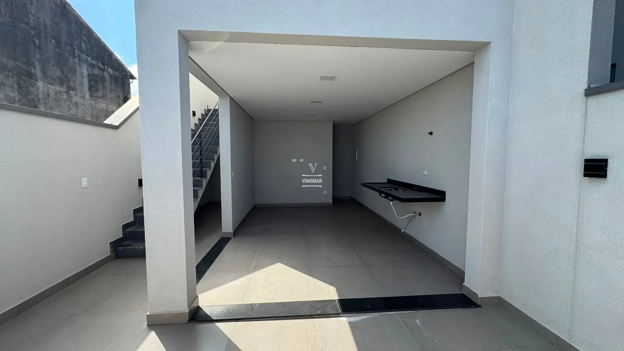 Sobrado 3 su&iacute;tes + 4 vagas de garagem  Arujá - 