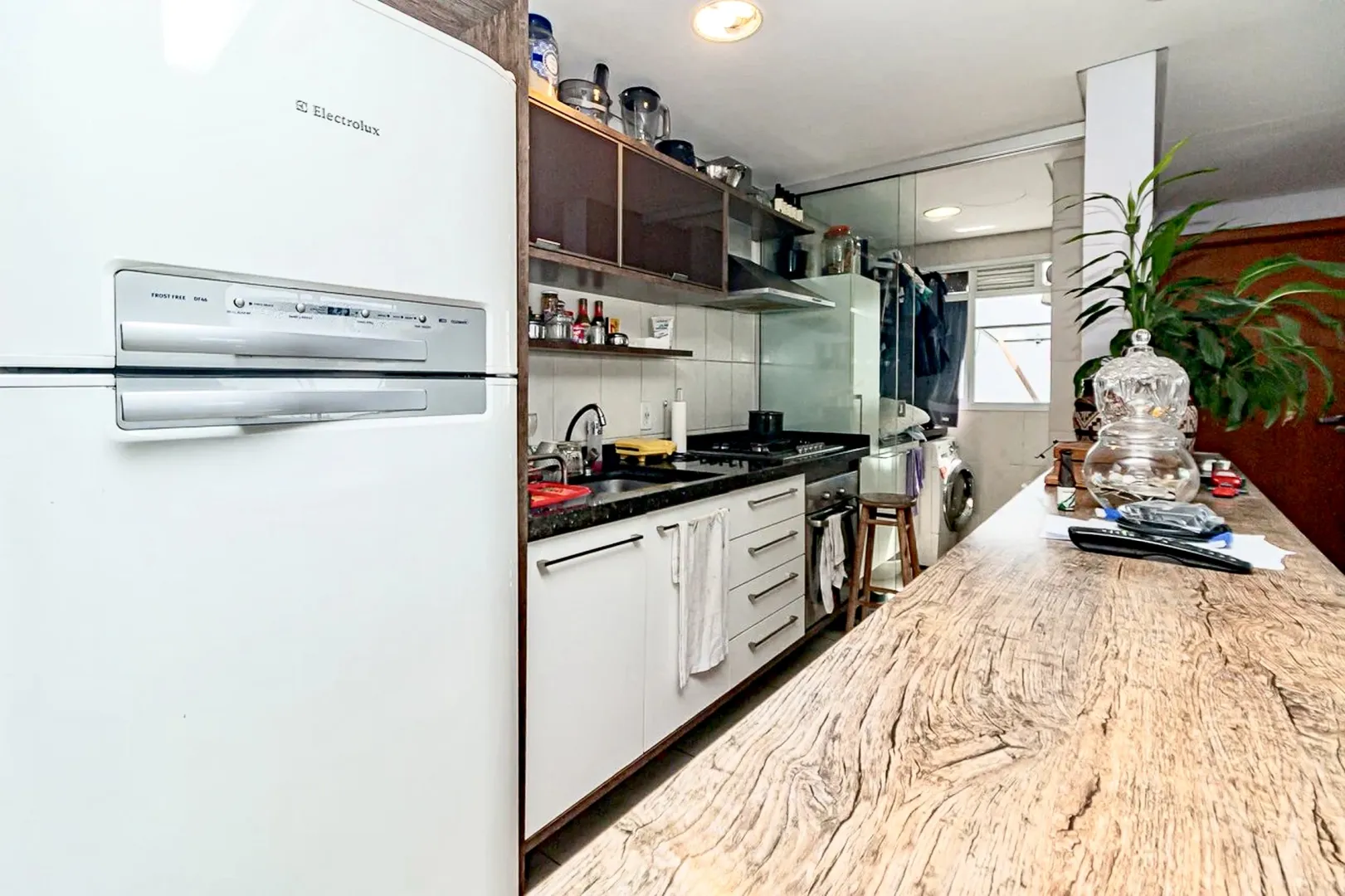 R$ 572.000 - APARTAMENTO - SACADA - 73M2 - 1 DORM - SU&Iacute;TE - 1 VAGA Rua Santo Antônio Porto Alegre - 