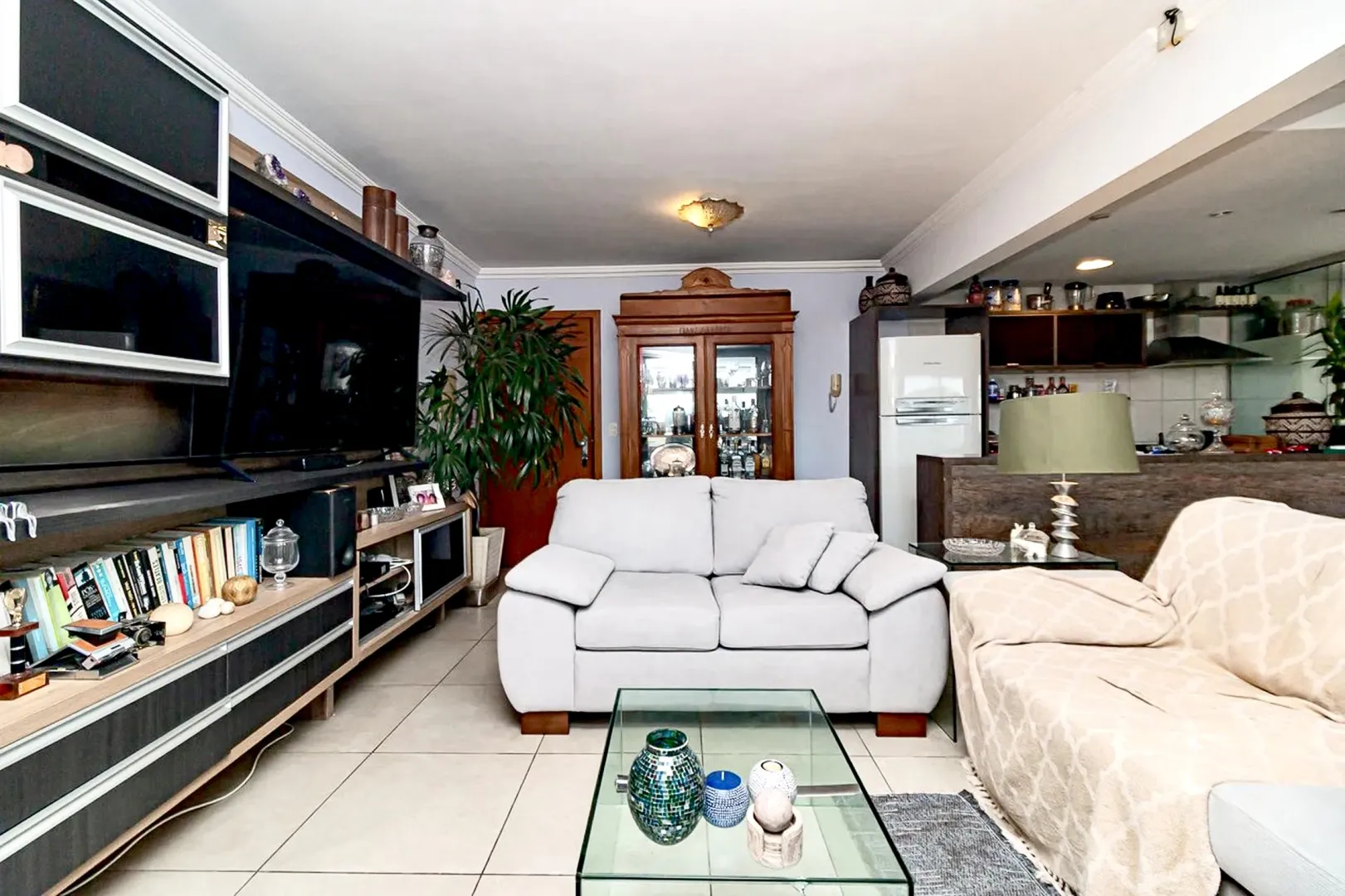 R$ 572.000 - APARTAMENTO - SACADA - 73M2 - 1 DORM - SU&Iacute;TE - 1 VAGA Rua Santo Antônio Porto Alegre - 