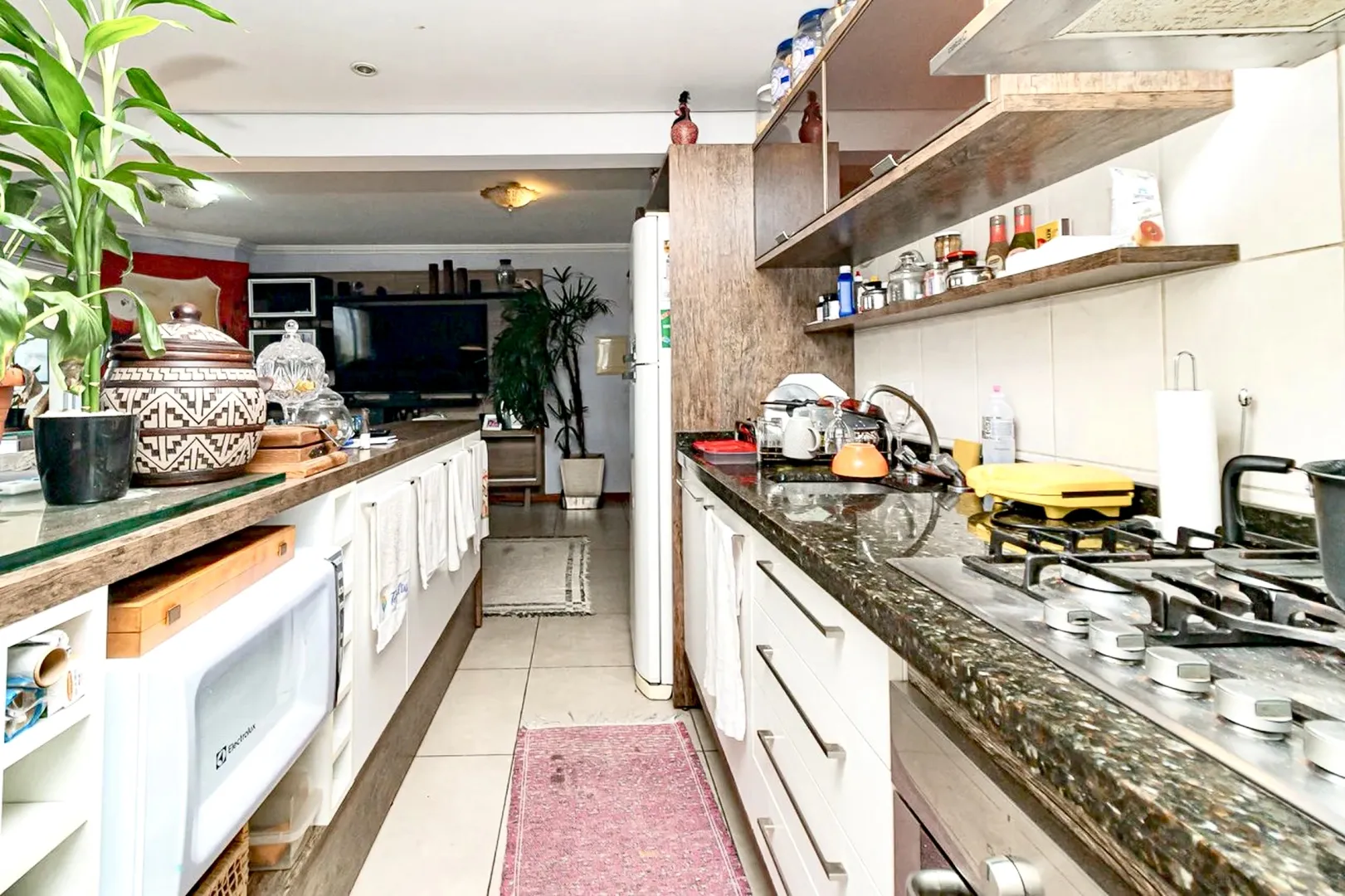 R$ 572.000 - APARTAMENTO - SACADA - 73M2 - 1 DORM - SU&Iacute;TE - 1 VAGA Rua Santo Antônio Porto Alegre - 