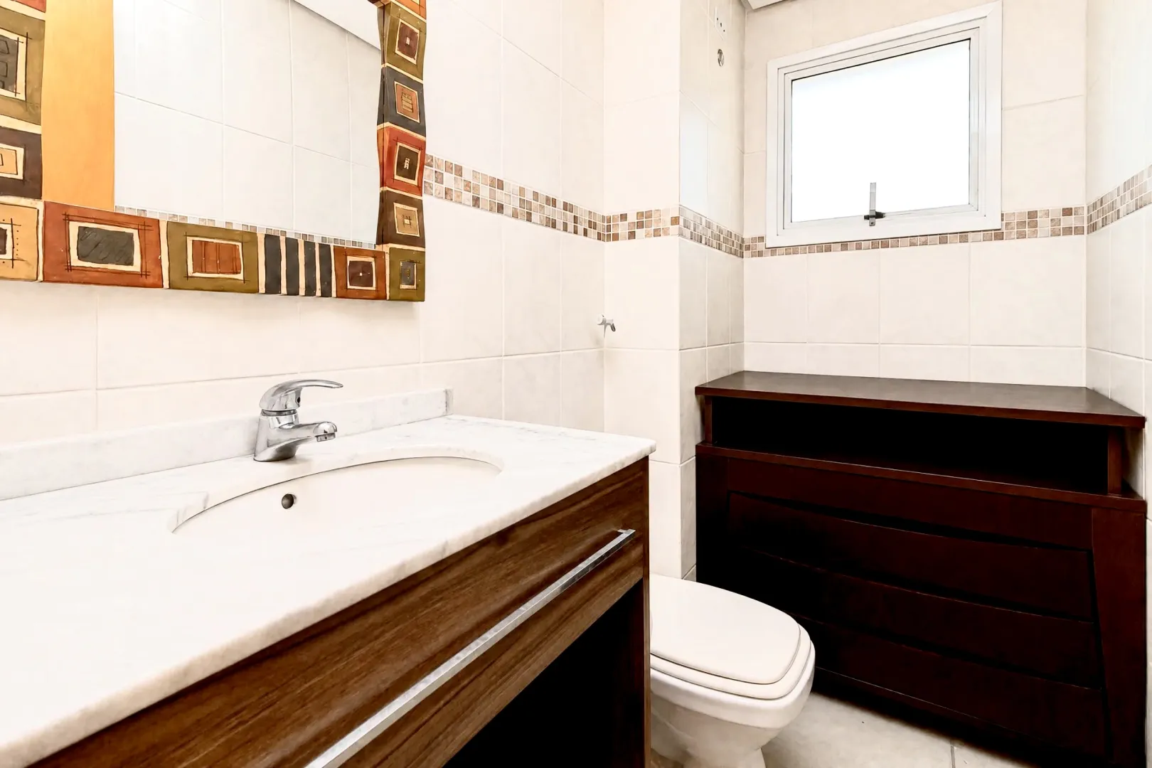 R$ 572.000 - APARTAMENTO - SACADA - 73M2 - 1 DORM - SU&Iacute;TE - 1 VAGA Rua Santo Antônio Porto Alegre - 