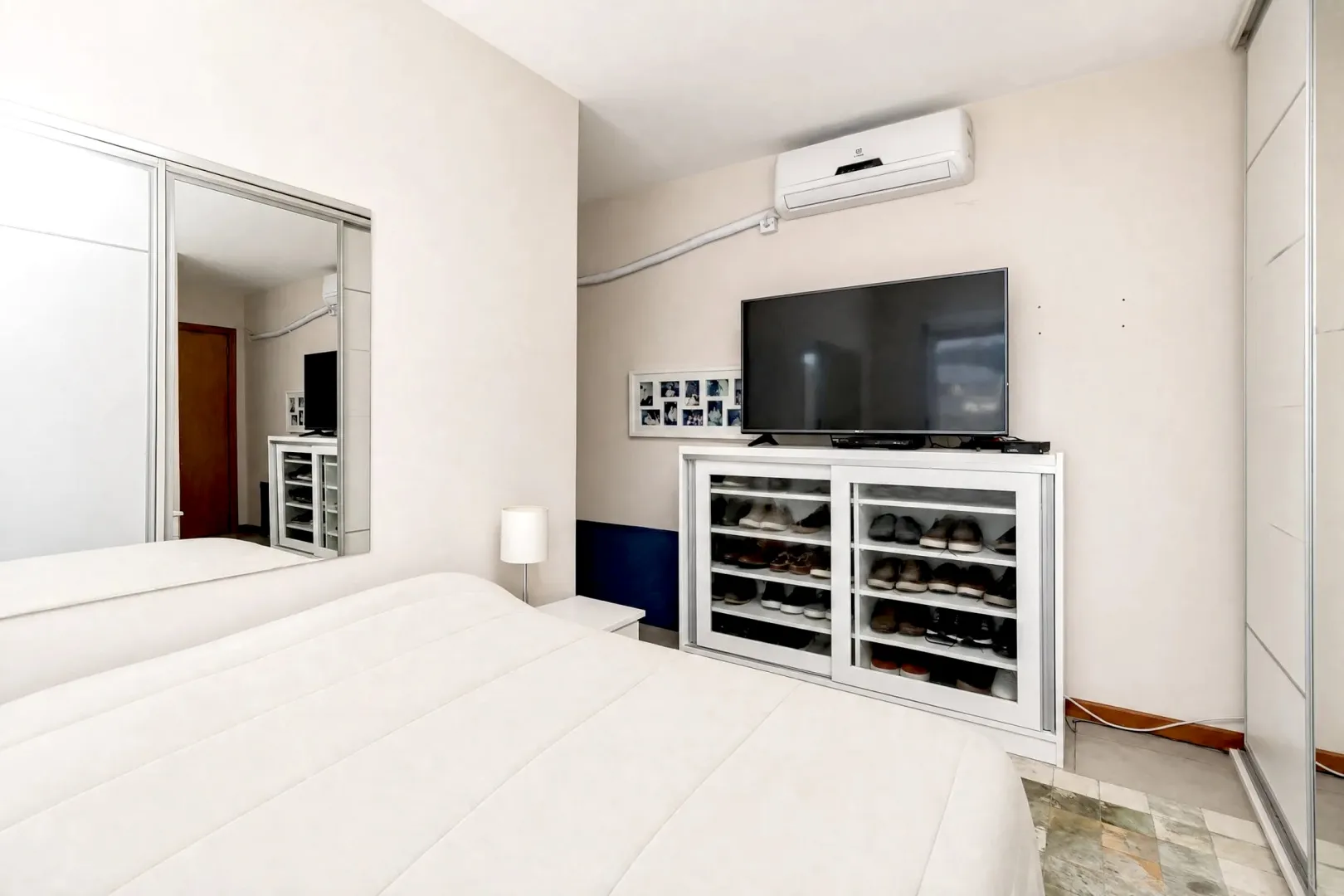 R$ 572.000 - APARTAMENTO - SACADA - 73M2 - 1 DORM - SU&Iacute;TE - 1 VAGA Rua Santo Antônio Porto Alegre - 