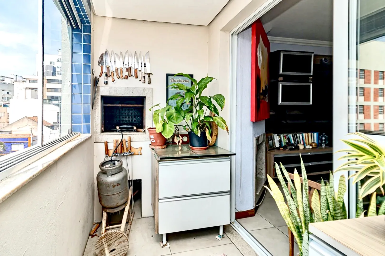 R$ 572.000 - APARTAMENTO - SACADA - 73M2 - 1 DORM - SU&Iacute;TE - 1 VAGA Rua Santo Antônio Porto Alegre - 
