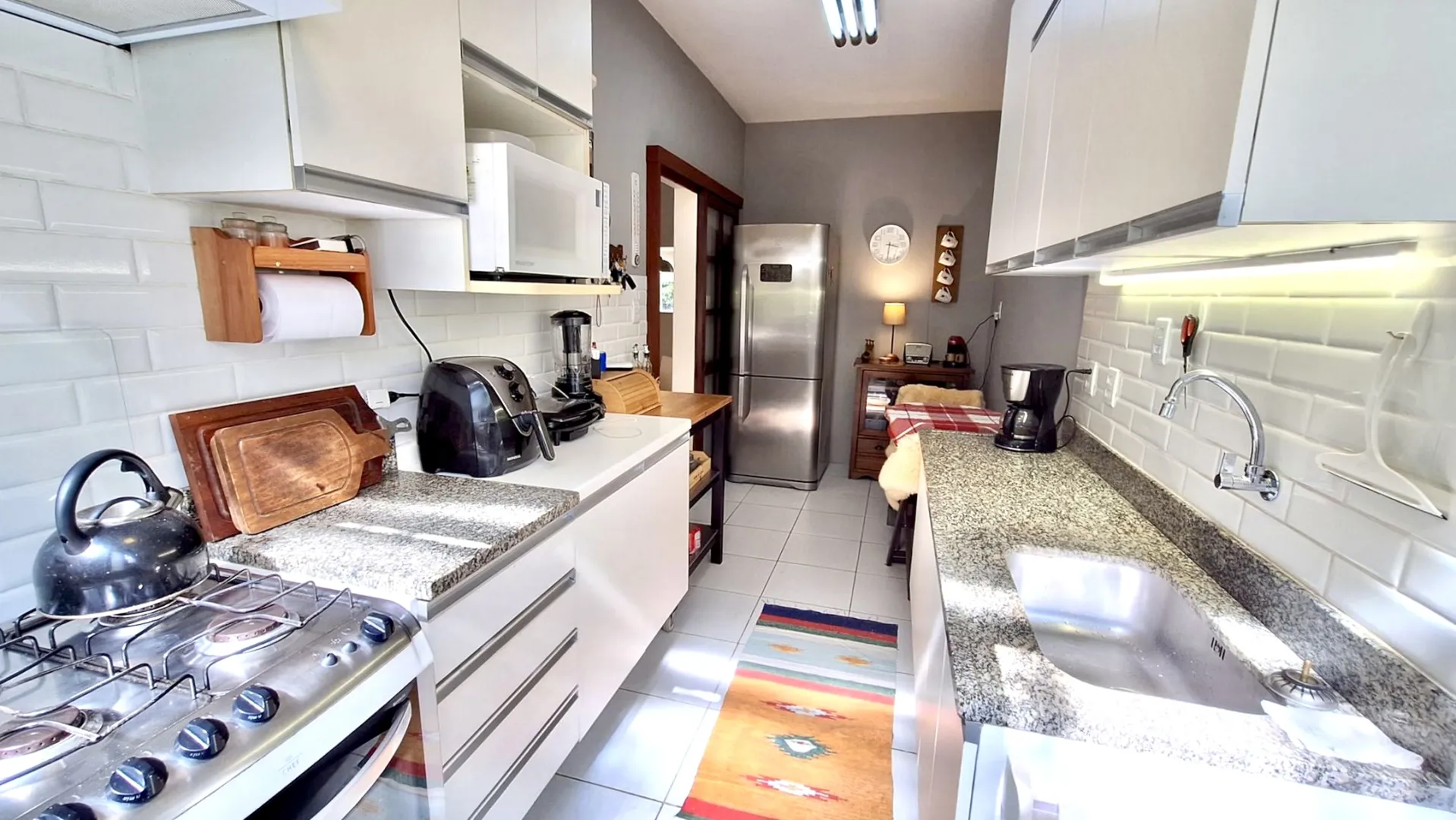 R$ 690.000 - MARAVILHOSO APARTAMENTO T&Eacute;RREO - 77M2 - 2 DORM - 1 VAGA Rua Marquês do Pombal Porto Alegre - 