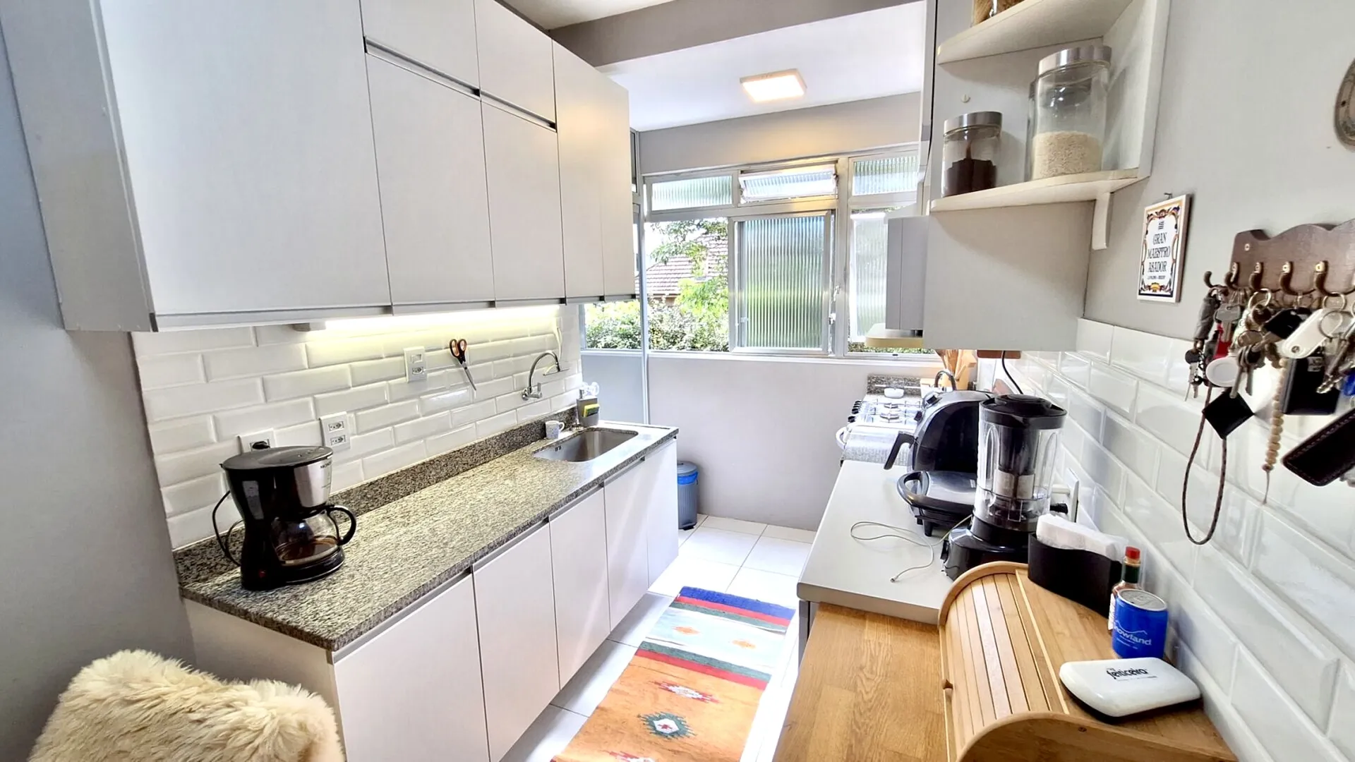 R$ 690.000 - MARAVILHOSO APARTAMENTO T&Eacute;RREO - 77M2 - 2 DORM - 1 VAGA Rua Marquês do Pombal Porto Alegre - 