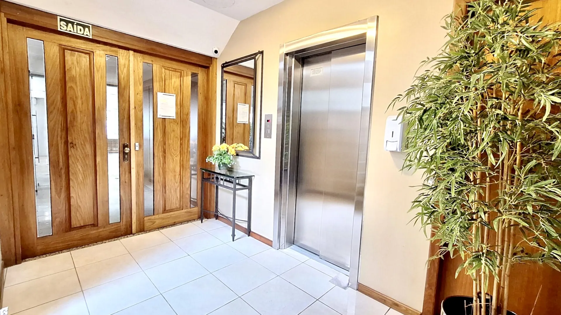 R$ 690.000 - MARAVILHOSO APARTAMENTO T&Eacute;RREO - 77M2 - 2 DORM - 1 VAGA Rua Marquês do Pombal Porto Alegre - 
