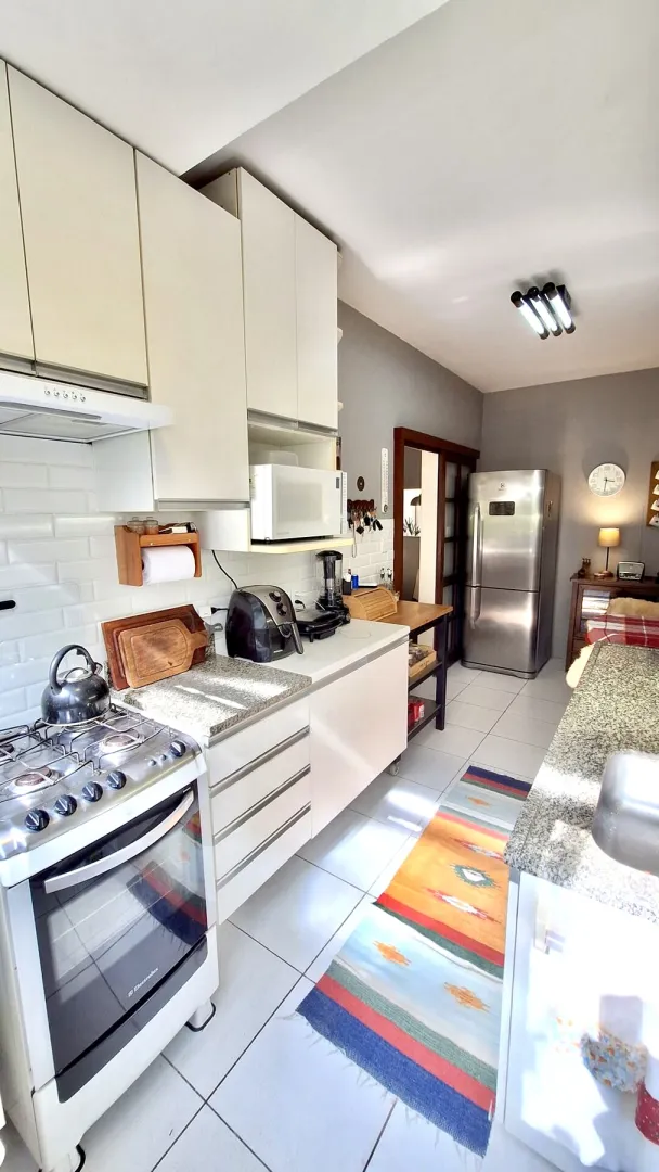 R$ 690.000 - MARAVILHOSO APARTAMENTO T&Eacute;RREO - 77M2 - 2 DORM - 1 VAGA Rua Marquês do Pombal Porto Alegre - 