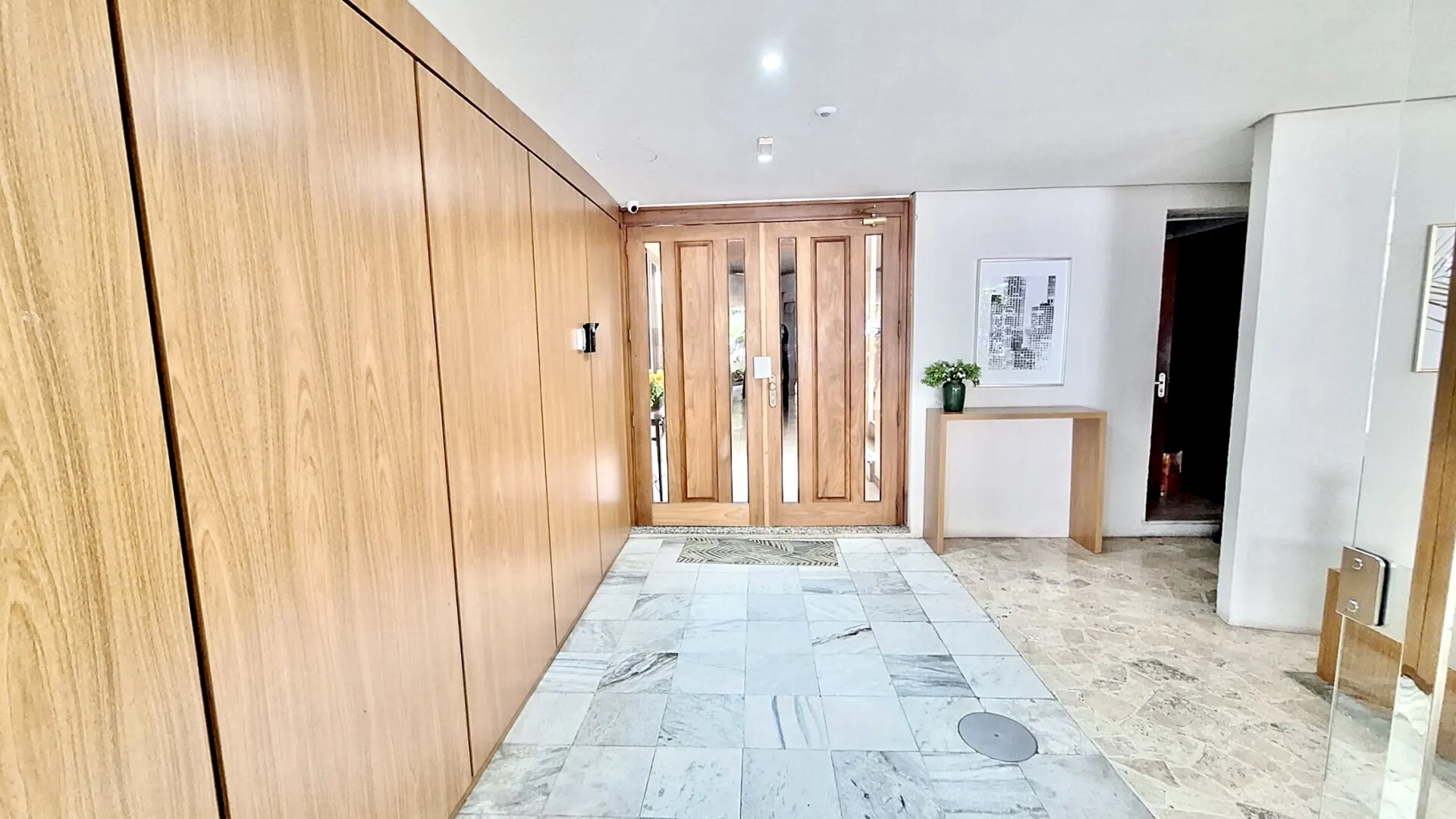 R$ 690.000 - MARAVILHOSO APARTAMENTO T&Eacute;RREO - 77M2 - 2 DORM - 1 VAGA Rua Marquês do Pombal Porto Alegre - 