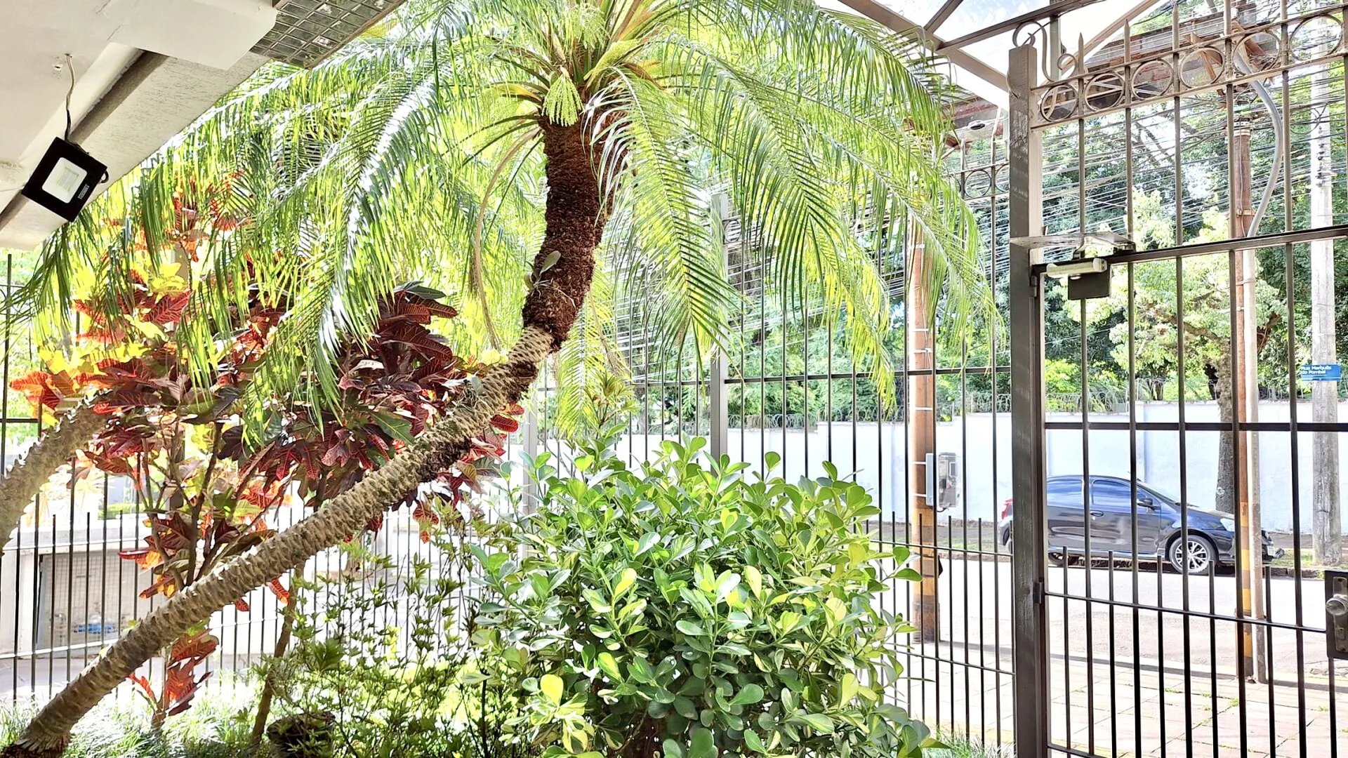 R$ 690.000 - MARAVILHOSO APARTAMENTO T&Eacute;RREO - 77M2 - 2 DORM - 1 VAGA Rua Marquês do Pombal Porto Alegre - 