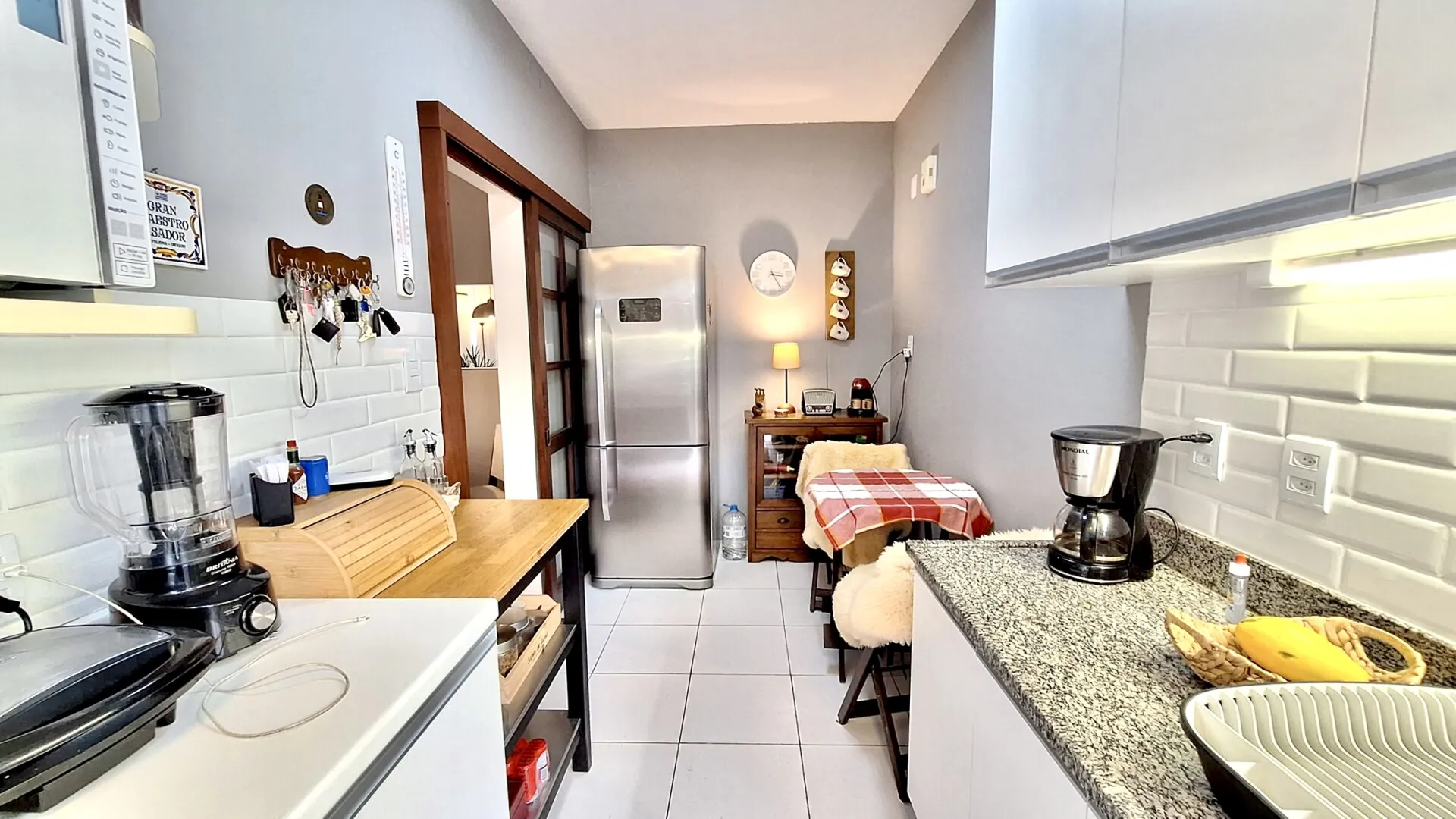 R$ 690.000 - MARAVILHOSO APARTAMENTO T&Eacute;RREO - 77M2 - 2 DORM - 1 VAGA Rua Marquês do Pombal Porto Alegre - 