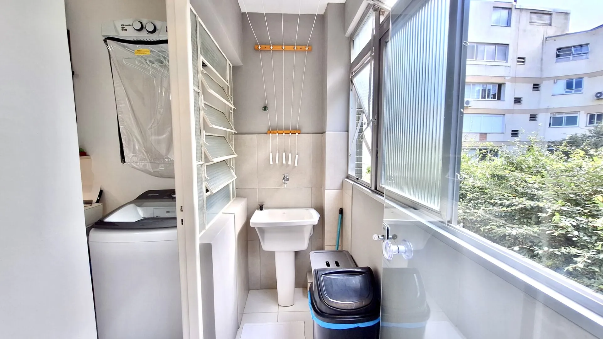 R$ 690.000 - MARAVILHOSO APARTAMENTO T&Eacute;RREO - 77M2 - 2 DORM - 1 VAGA Rua Marquês do Pombal Porto Alegre - 