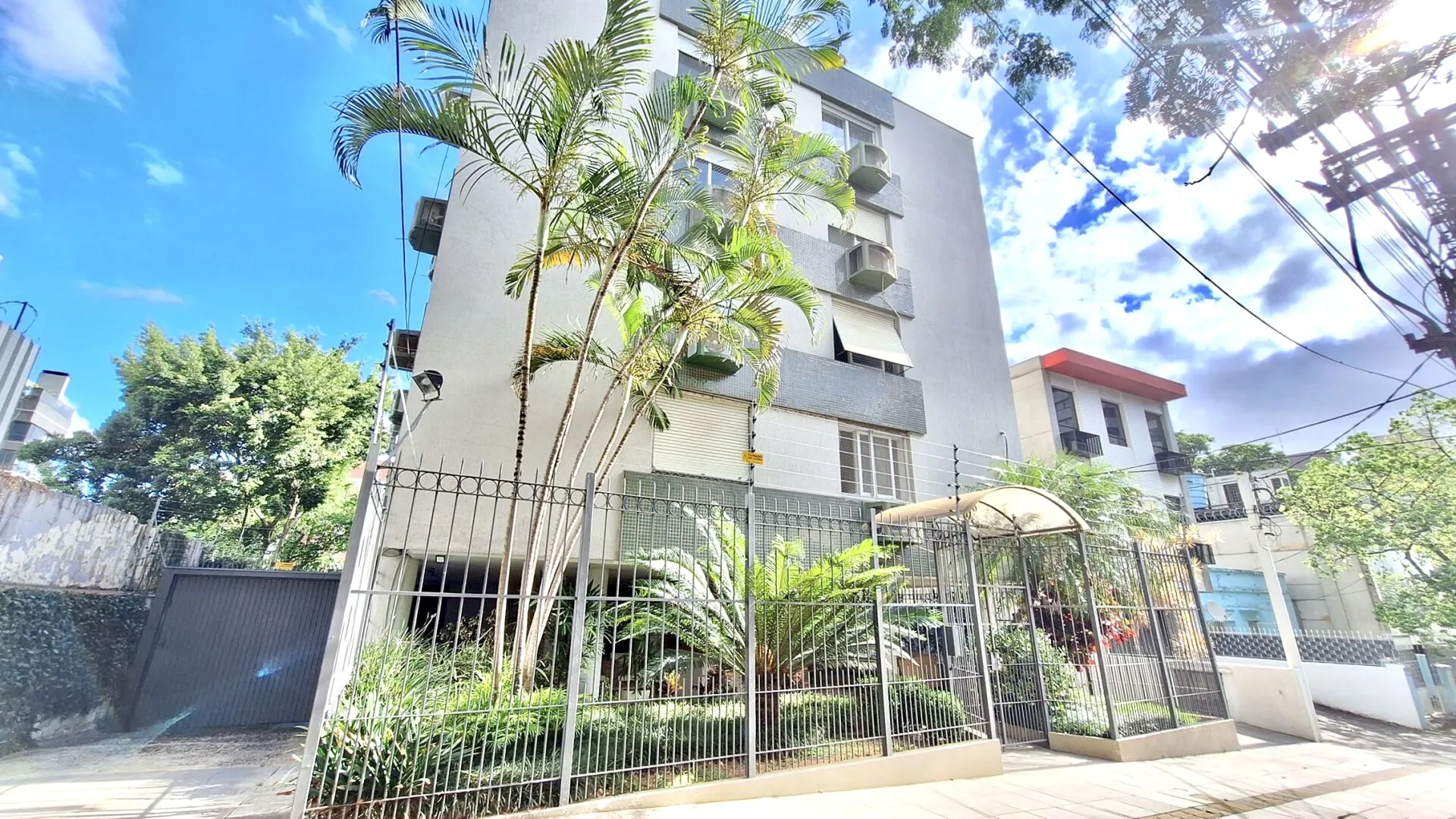 R$ 690.000 - MARAVILHOSO APARTAMENTO T&Eacute;RREO - 77M2 - 2 DORM - 1 VAGA Rua Marquês do Pombal Porto Alegre - 