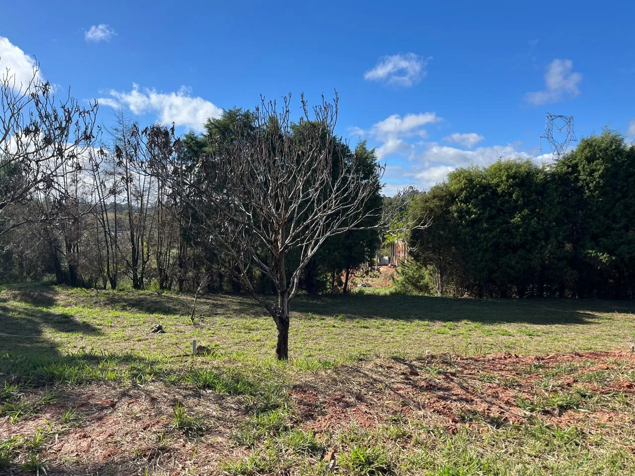 Terreno a venda em Itu com abundância de água, e área aproximada de 1.000 metros