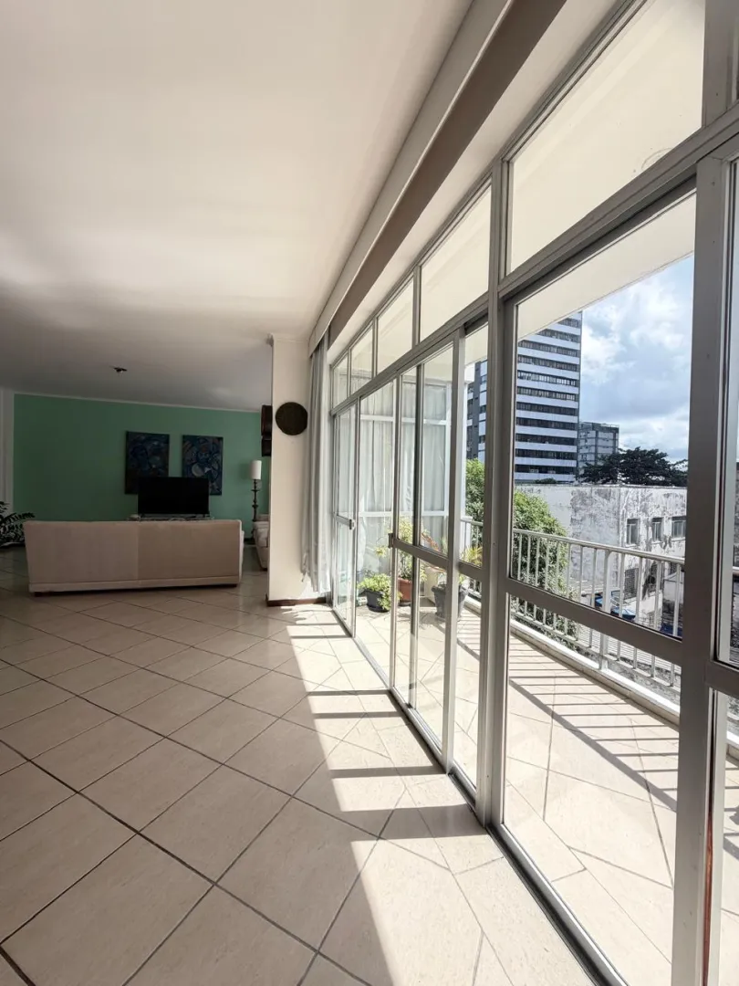 APARTAMENTO 4 QUARTOS SU&Iacute;TE GARAGENS ELEVADORES PORTARIA &Agrave; VENDA CORREDOR DA VIT&Oacute;RIA Avenida Sete de Setembro Salvador - 