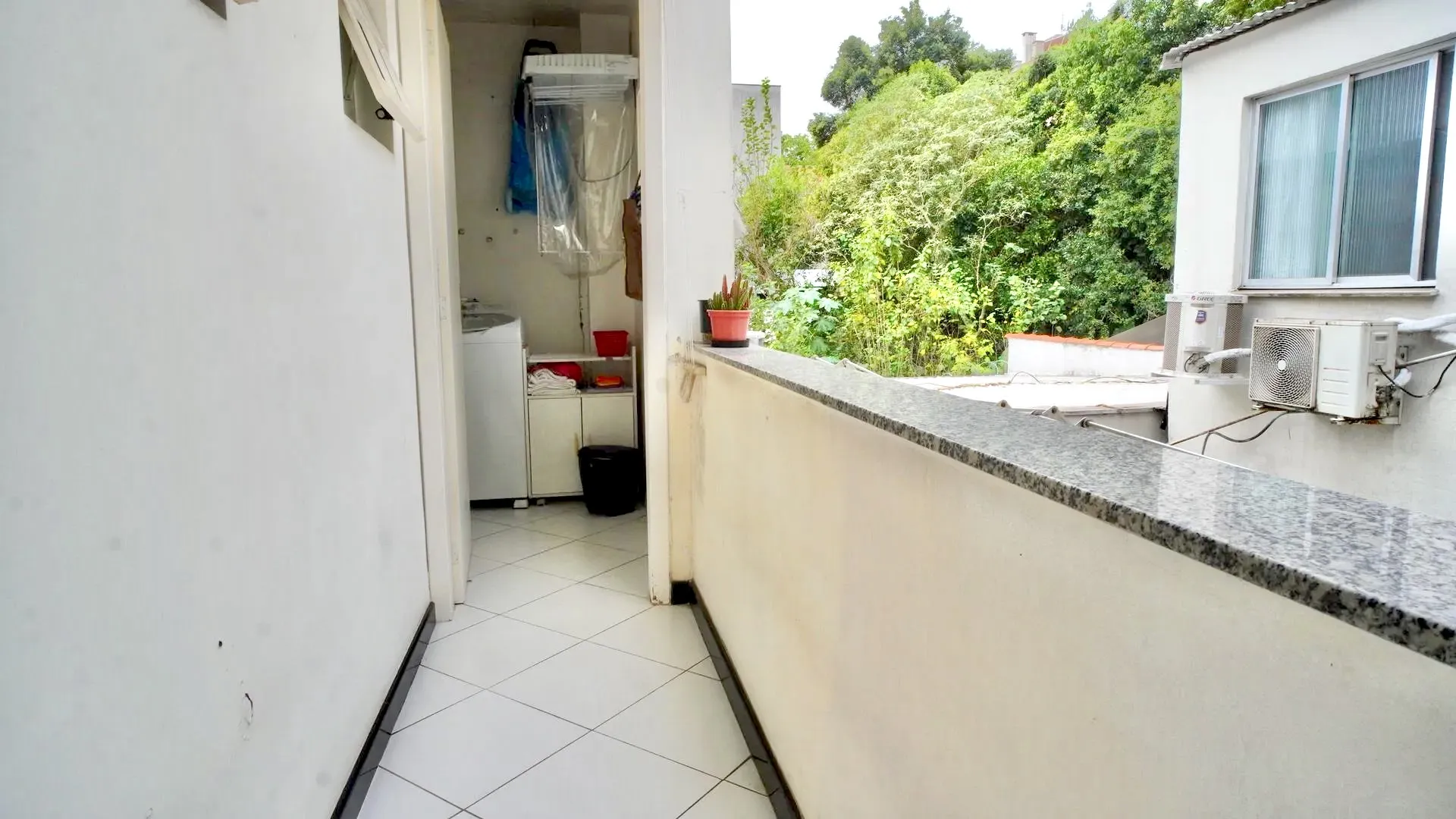 R$ 375.000 - OPORTUNIDADE - APARTAMENTO - 92M2 - 2 DORM - SU&Iacute;TE - 1 VAGA Rua Enes Bandeira Porto Alegre - 