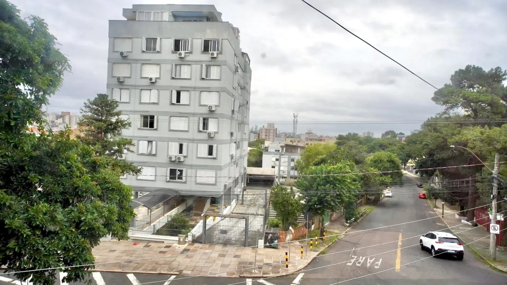R$ 375.000 - OPORTUNIDADE - APARTAMENTO - 92M2 - 2 DORM - SU&Iacute;TE - 1 VAGA Rua Enes Bandeira Porto Alegre - 