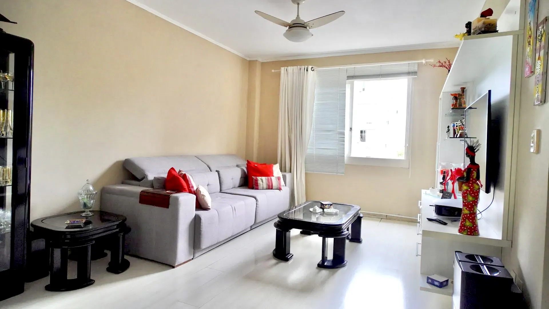 R$ 375.000 - OPORTUNIDADE - APARTAMENTO - 92M2 - 2 DORM - SU&Iacute;TE - 1 VAGA Rua Enes Bandeira Porto Alegre - 