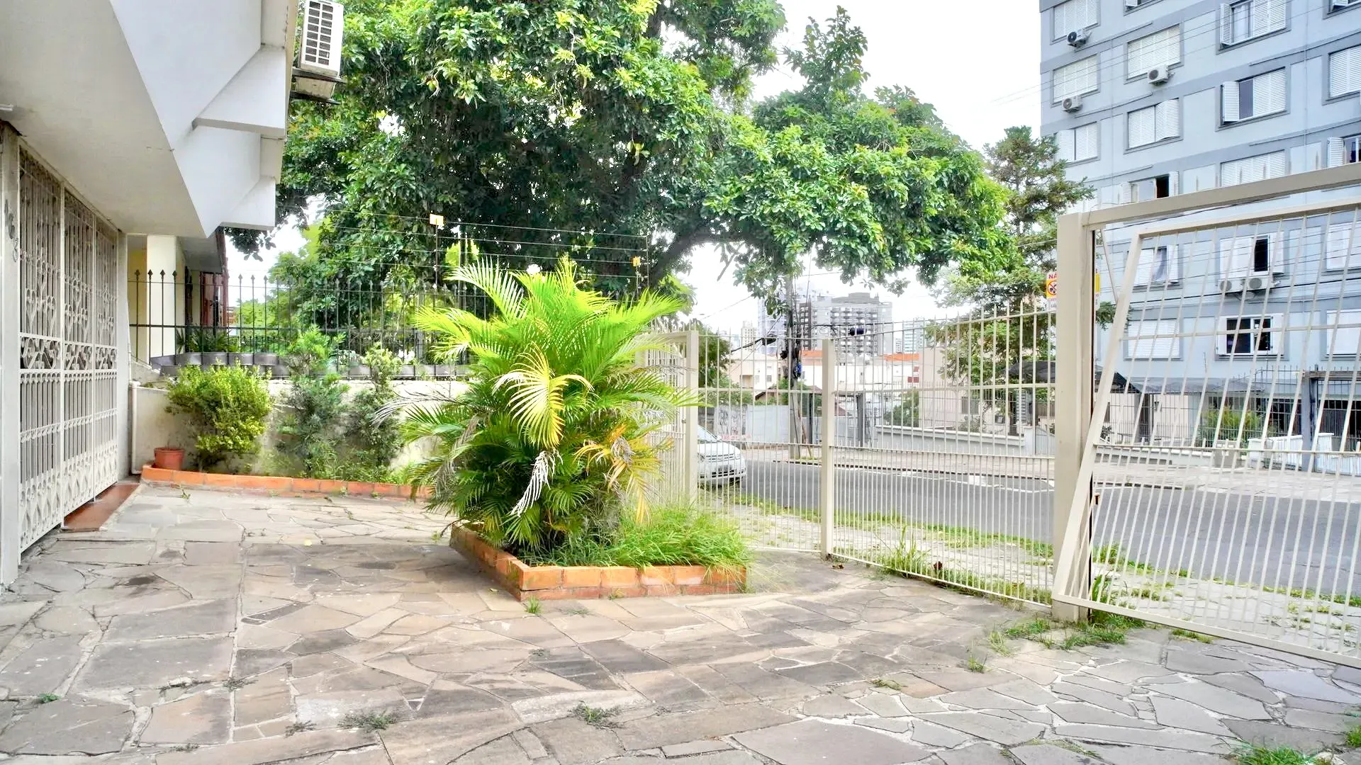 R$ 375.000 - OPORTUNIDADE - APARTAMENTO - 92M2 - 2 DORM - SU&Iacute;TE - 1 VAGA Rua Enes Bandeira Porto Alegre - 