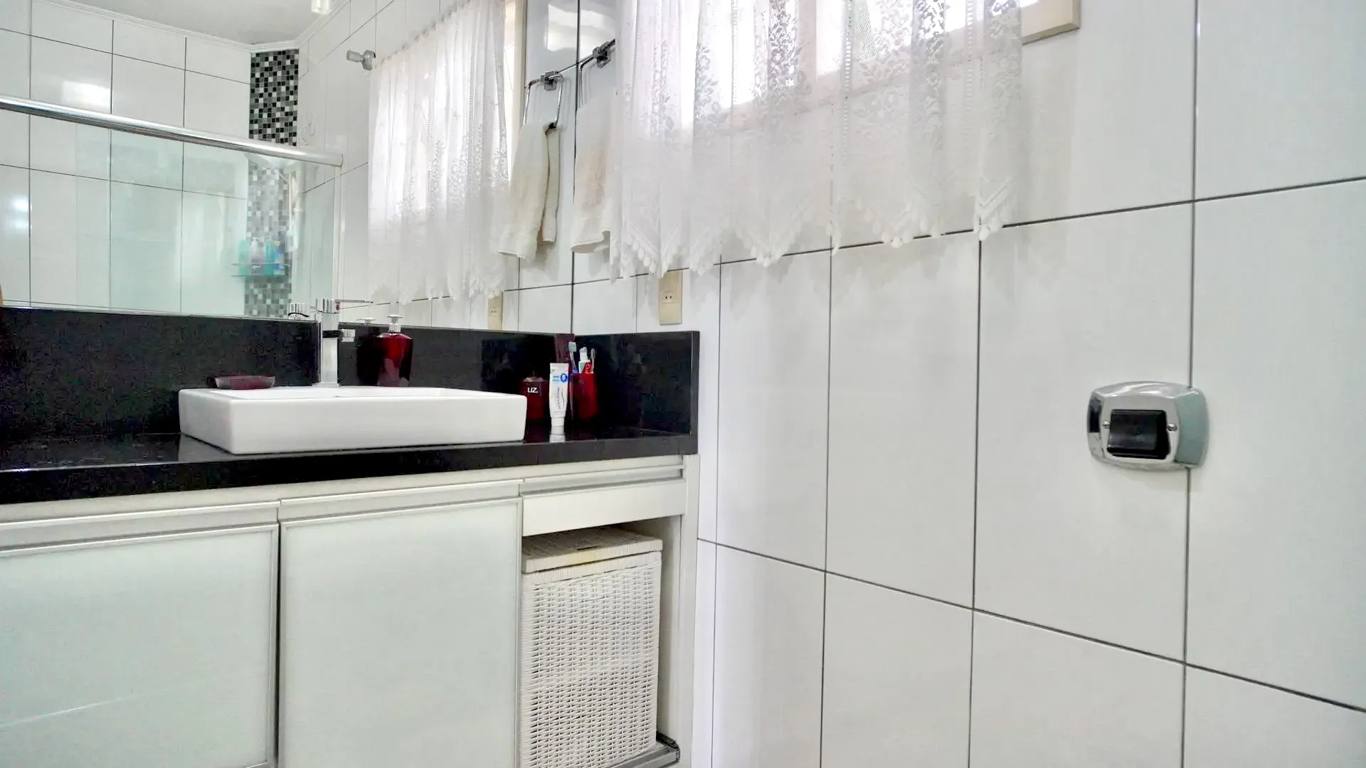 R$ 375.000 - OPORTUNIDADE - APARTAMENTO - 92M2 - 2 DORM - SU&Iacute;TE - 1 VAGA Rua Enes Bandeira Porto Alegre - 