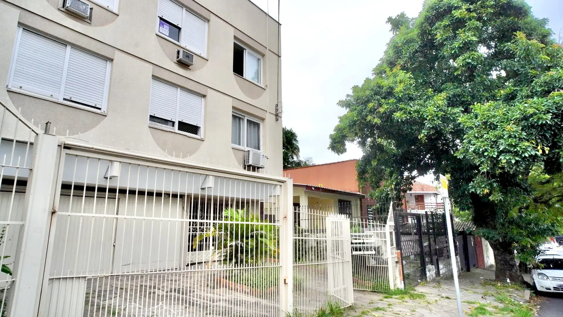R$ 375.000 - OPORTUNIDADE - APARTAMENTO - 92M2 - 2 DORM - SU&Iacute;TE - 1 VAGA Rua Enes Bandeira Porto Alegre - 