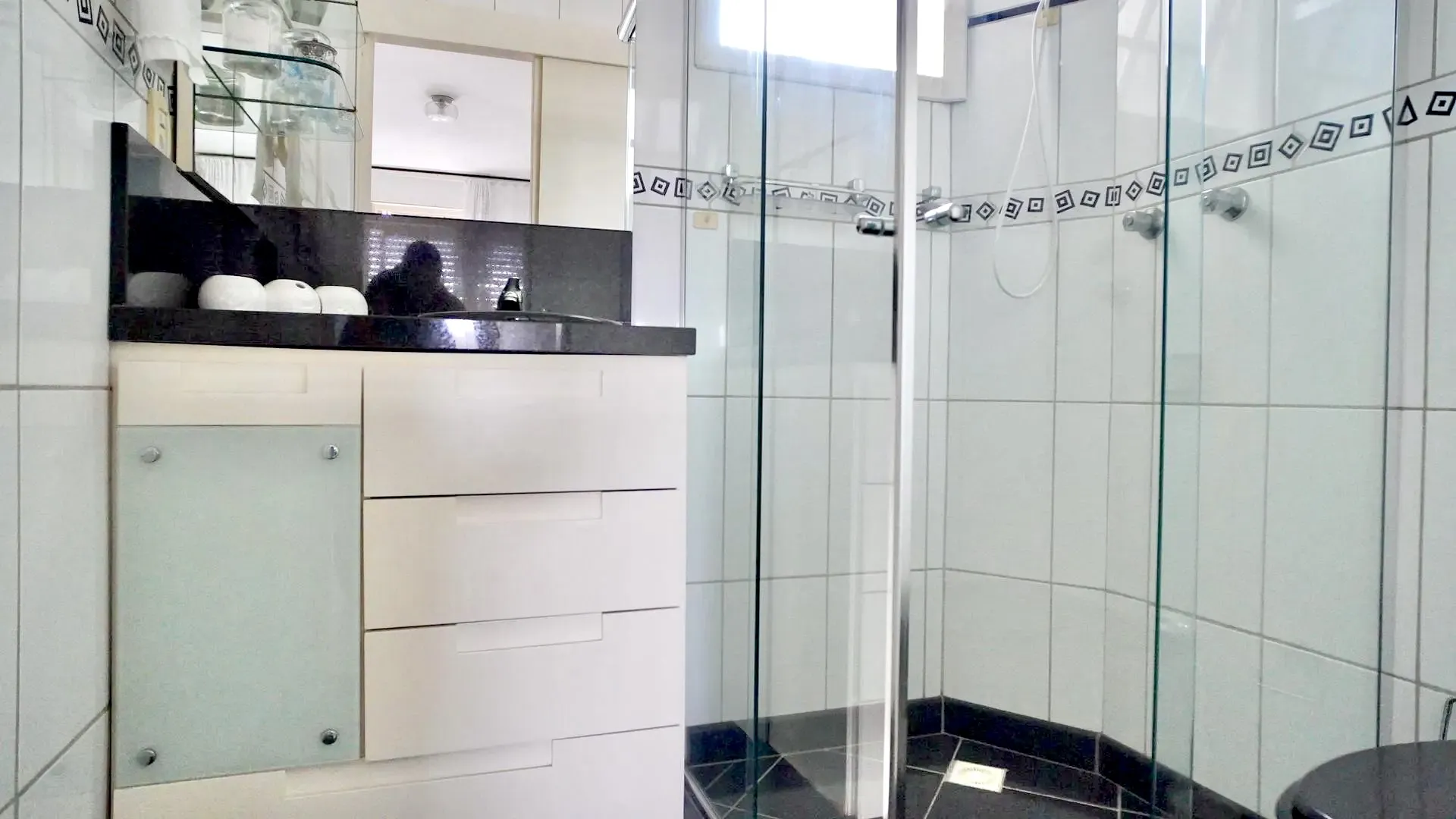 R$ 375.000 - OPORTUNIDADE - APARTAMENTO - 92M2 - 2 DORM - SU&Iacute;TE - 1 VAGA Rua Enes Bandeira Porto Alegre - 