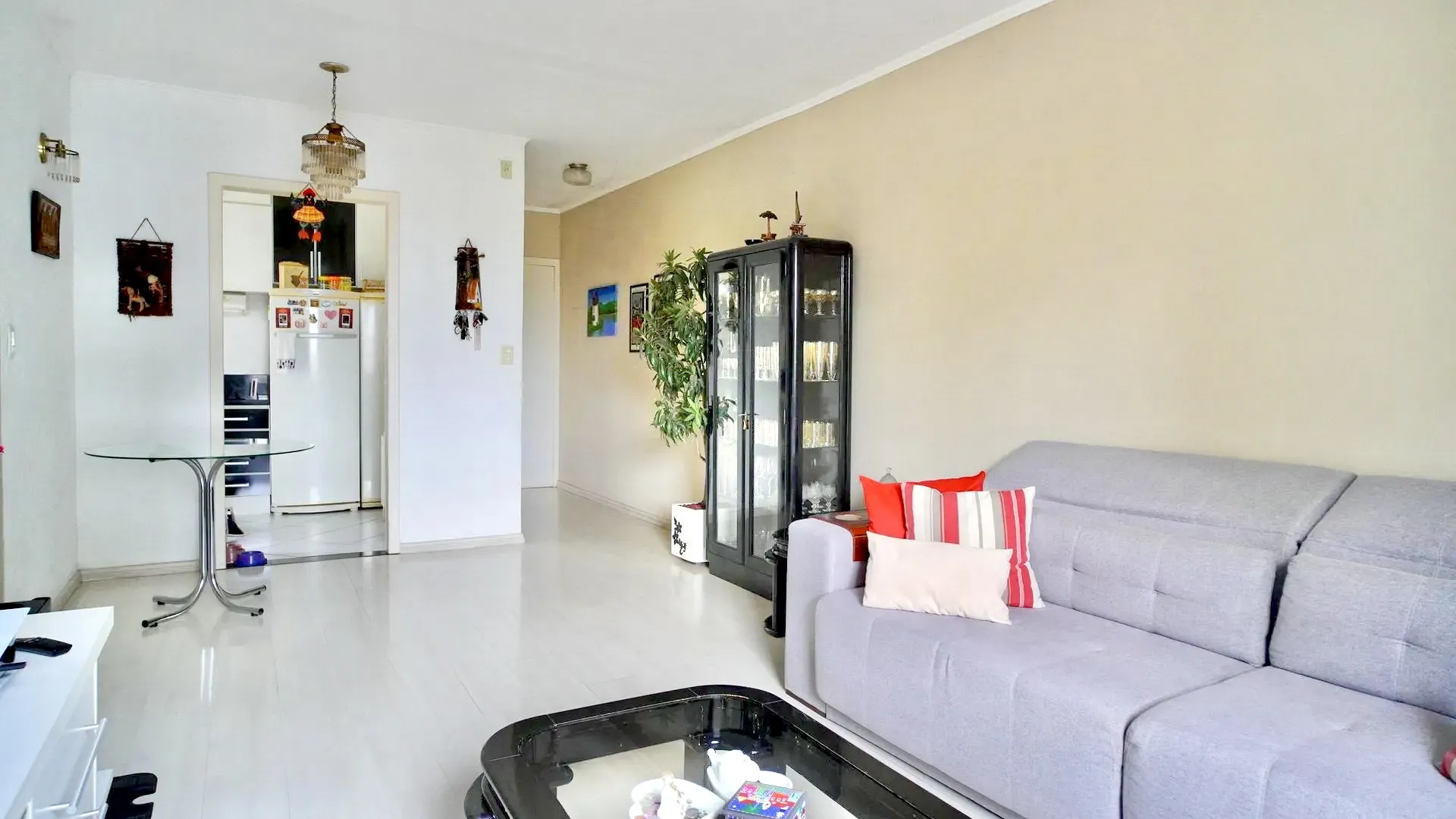 R$ 375.000 - OPORTUNIDADE - APARTAMENTO - 92M2 - 2 DORM - SU&Iacute;TE - 1 VAGA Rua Enes Bandeira Porto Alegre - 
