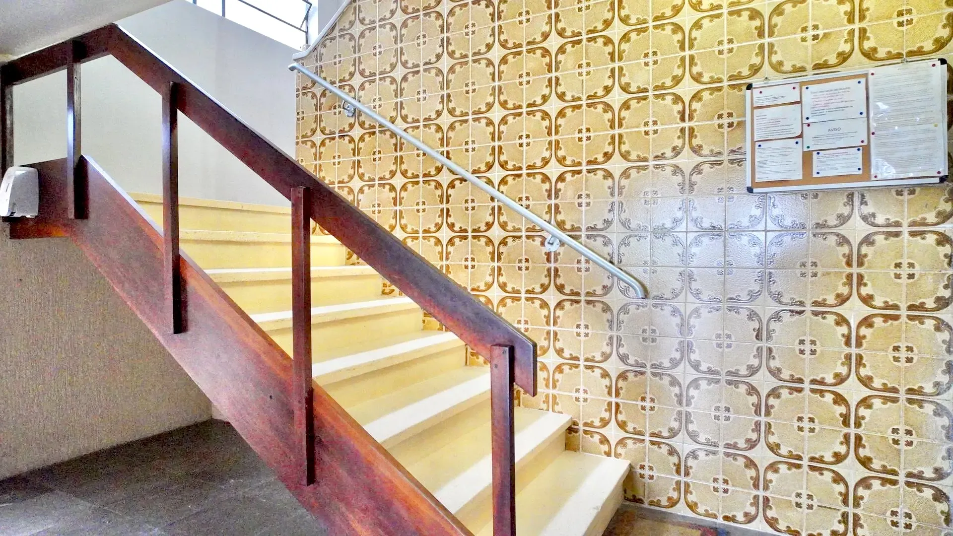 R$ 375.000 - OPORTUNIDADE - APARTAMENTO - 92M2 - 2 DORM - SU&Iacute;TE - 1 VAGA Rua Enes Bandeira Porto Alegre - 