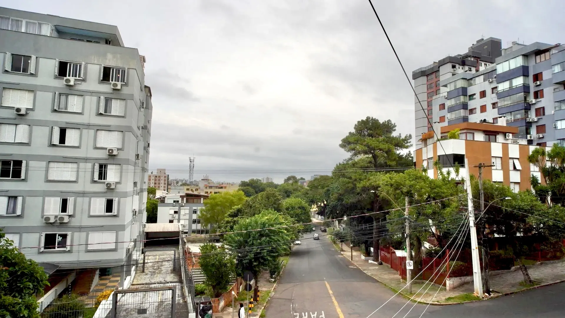 R$ 375.000 - OPORTUNIDADE - APARTAMENTO - 92M2 - 2 DORM - SU&Iacute;TE - 1 VAGA Rua Enes Bandeira Porto Alegre - 