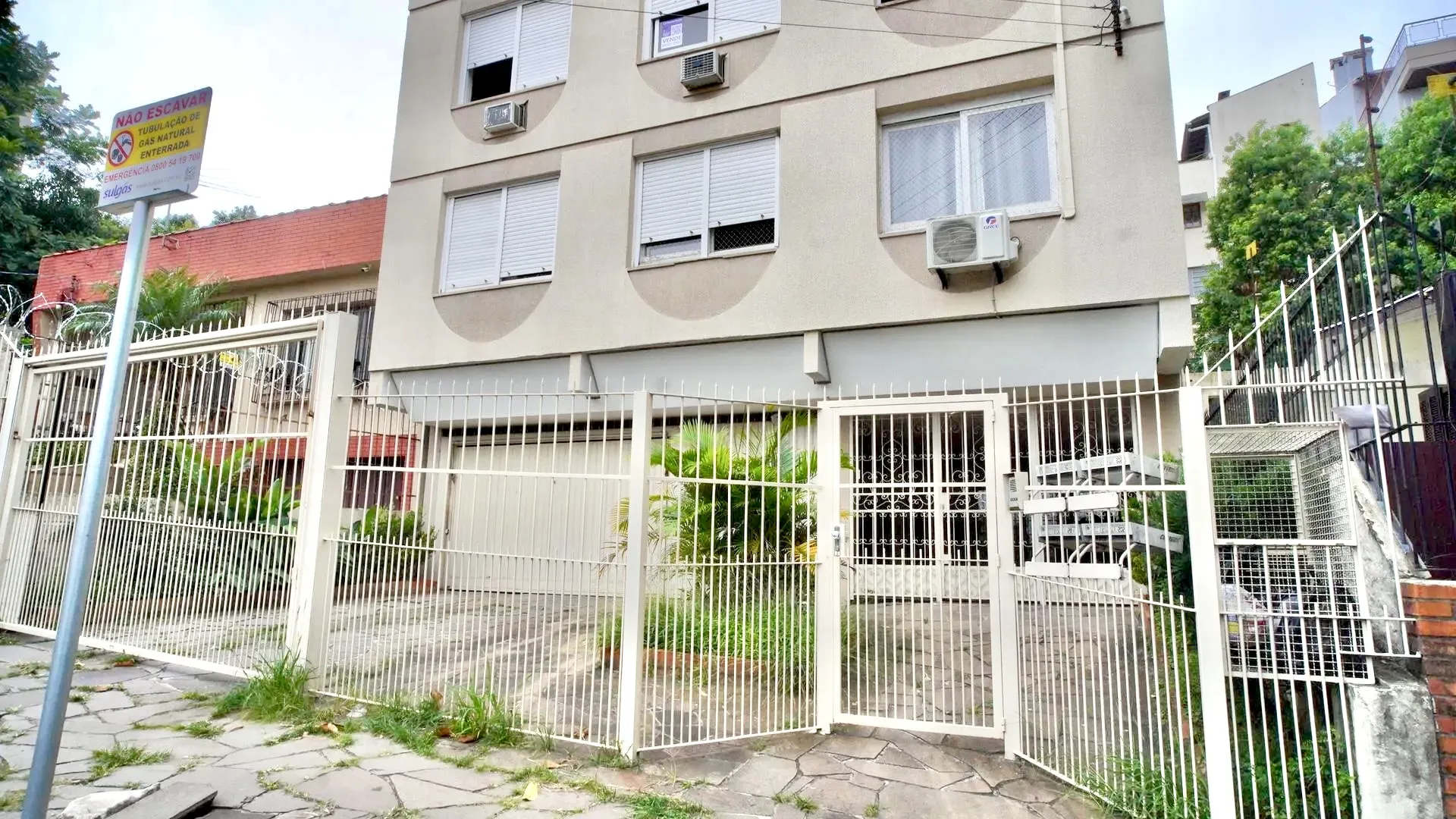 R$ 375.000 - OPORTUNIDADE - APARTAMENTO - 92M2 - 2 DORM - SU&Iacute;TE - 1 VAGA Rua Enes Bandeira Porto Alegre - 
