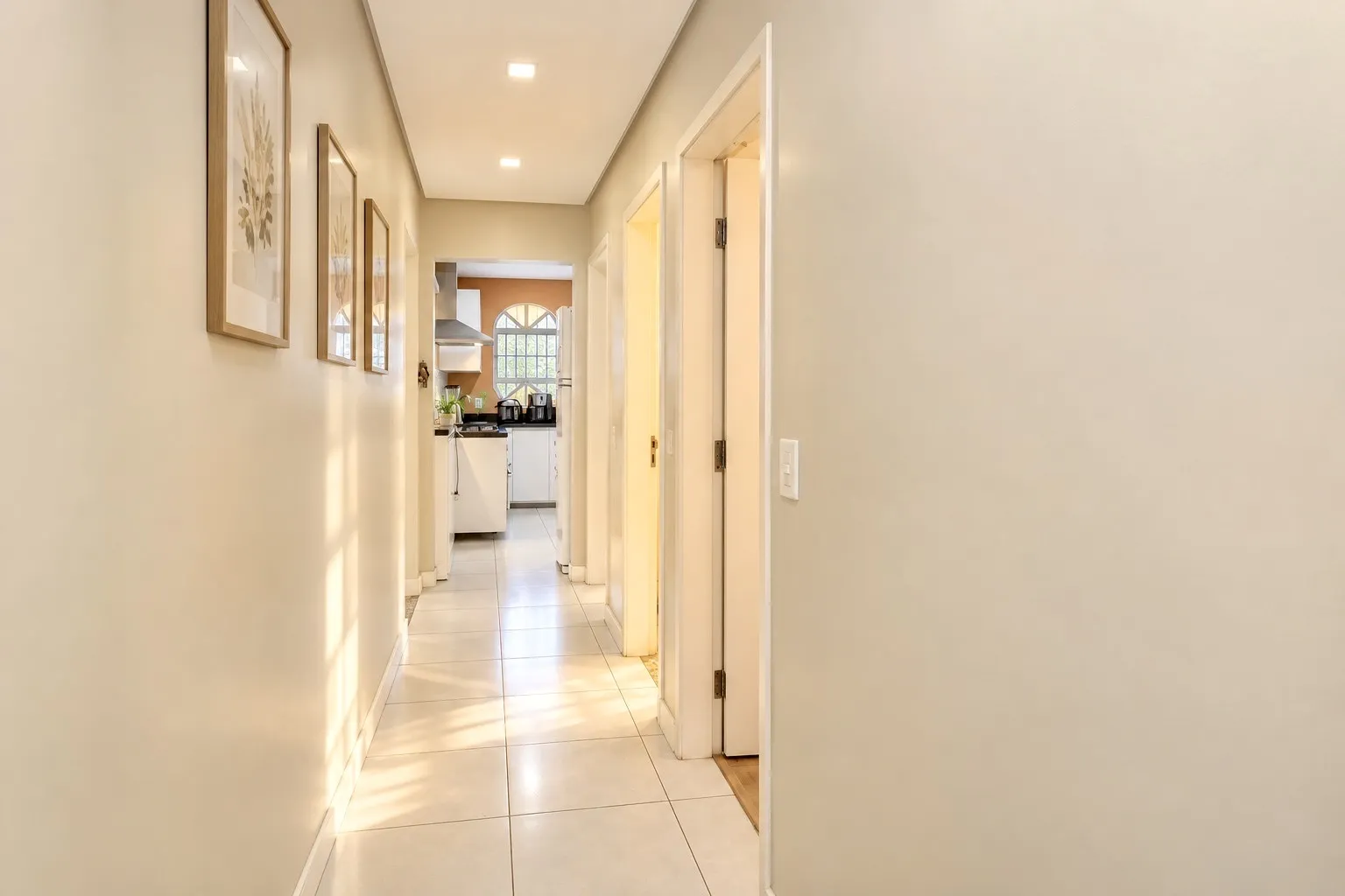 R$ 649.000 - &Oacute;TIMO APARTAMENTO - 94M2 - 3 DORM - SU&Iacute;TE - REFORMADO - MOBILIADO - 1 VAGA Rua Professor Cristiano Fischer Porto Alegre - 