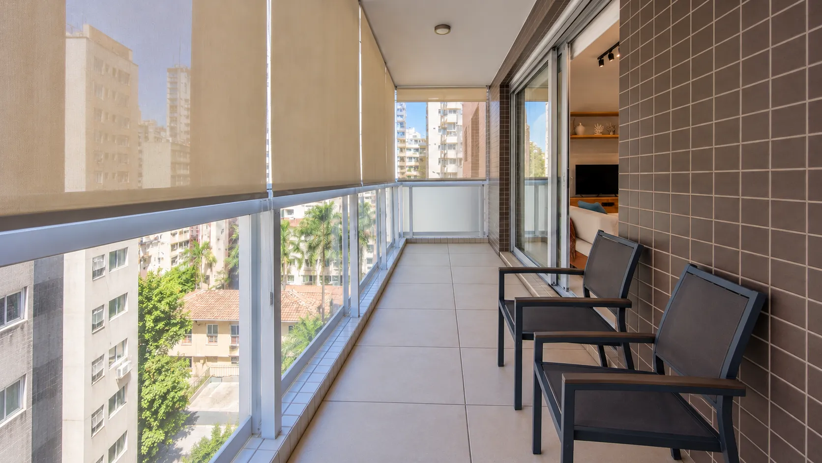 Apartamento mobiliado no Tarum&atilde;, na quadra da praia, para temporada ou anual Rua da Paz Santos - 