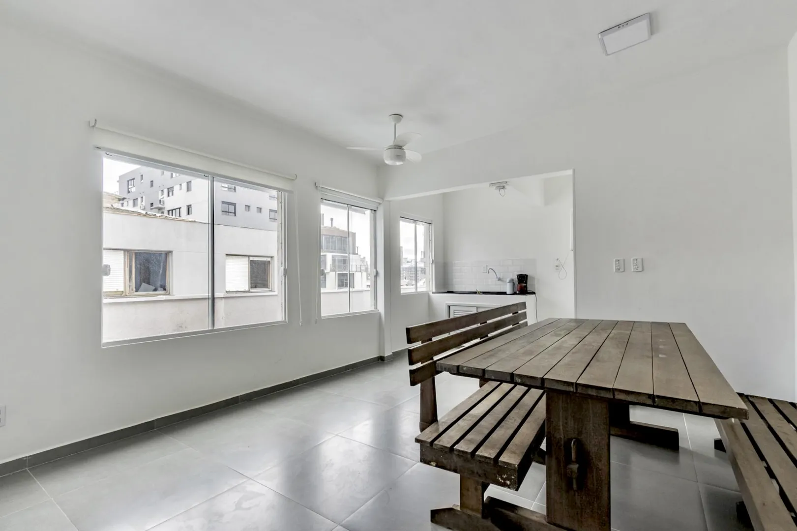 R$ 598.000 - LINDO APARTAMENTO GARDEN - 99M2 - 2 DORM - P&Aacute;TIO PRIVATIVO - 2 VAGAS Avenida Bagé Porto Alegre - 