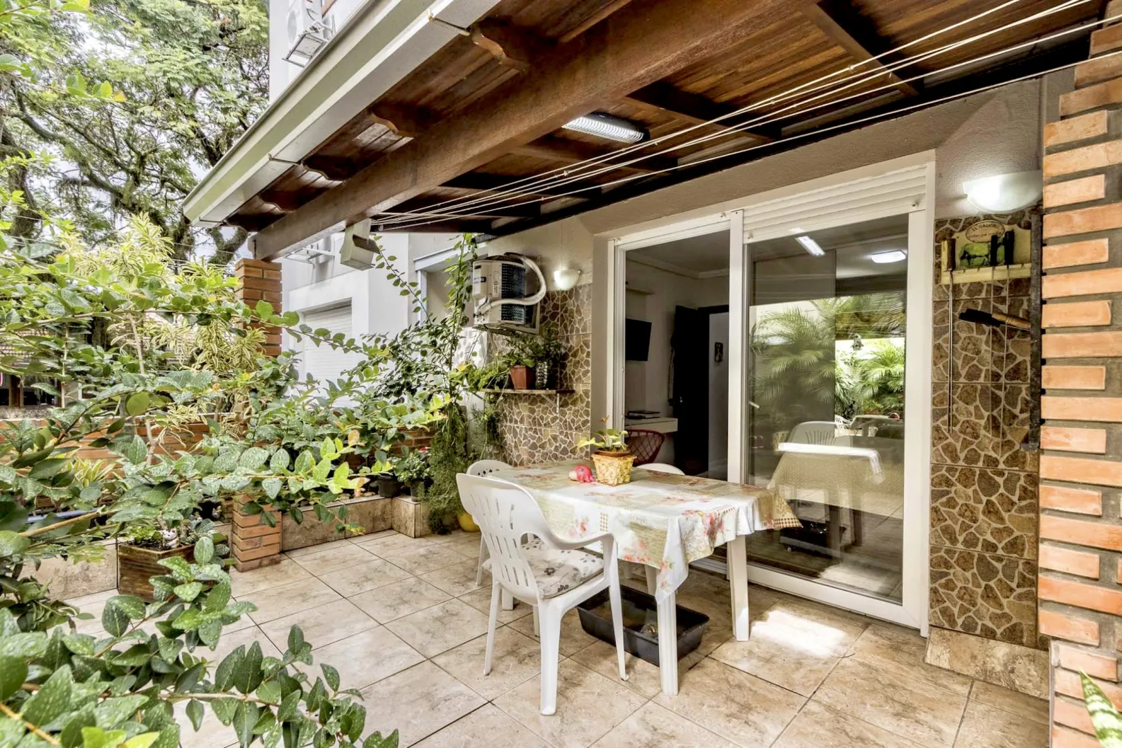R$ 598.000 - LINDO APARTAMENTO GARDEN - 99M2 - 2 DORM - P&Aacute;TIO PRIVATIVO - 2 VAGAS Avenida Bagé Porto Alegre - 