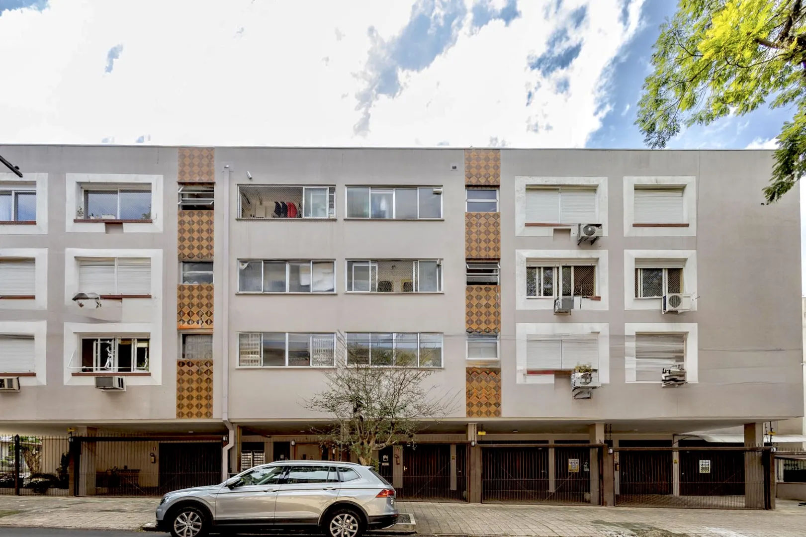 R$ 598.000 - LINDO APARTAMENTO GARDEN - 99M2 - 2 DORM - P&Aacute;TIO PRIVATIVO - 2 VAGAS Avenida Bagé Porto Alegre - 