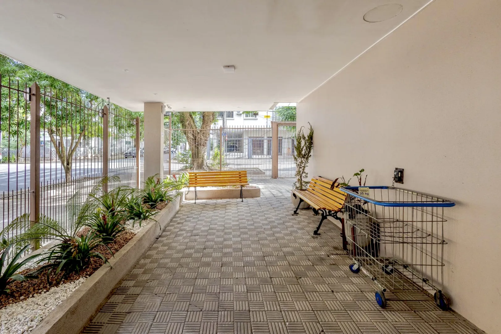 R$ 598.000 - LINDO APARTAMENTO GARDEN - 99M2 - 2 DORM - P&Aacute;TIO PRIVATIVO - 2 VAGAS Avenida Bagé Porto Alegre - 