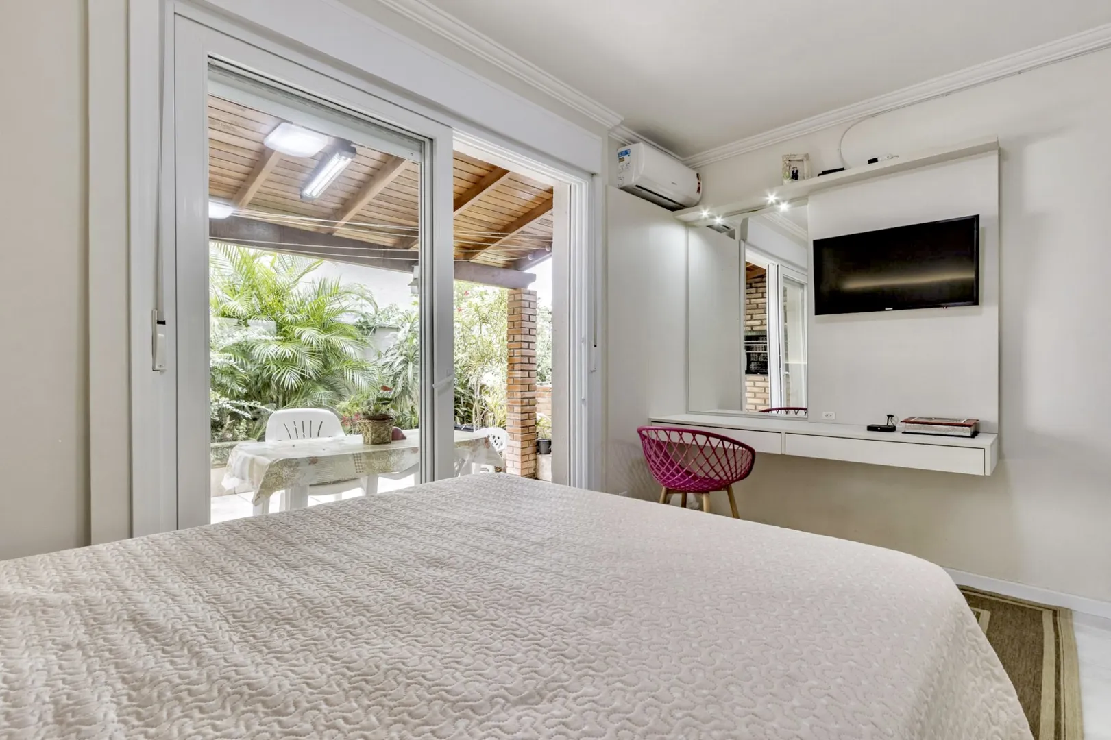 R$ 598.000 - LINDO APARTAMENTO GARDEN - 99M2 - 2 DORM - P&Aacute;TIO PRIVATIVO - 2 VAGAS Avenida Bagé Porto Alegre - 