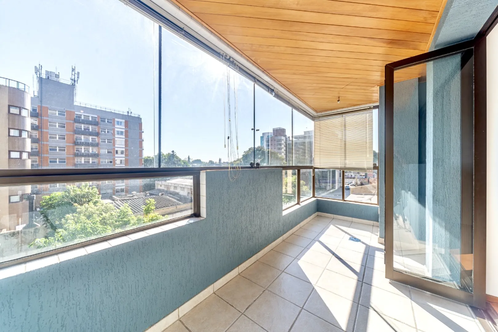 R$ 465.000 - &Oacute;TIMO APARTAMENTO - 51M2 - 1 DORM - SACAD&Atilde;O - 1 VAGA Rua Carvalho Monteiro Porto Alegre - 