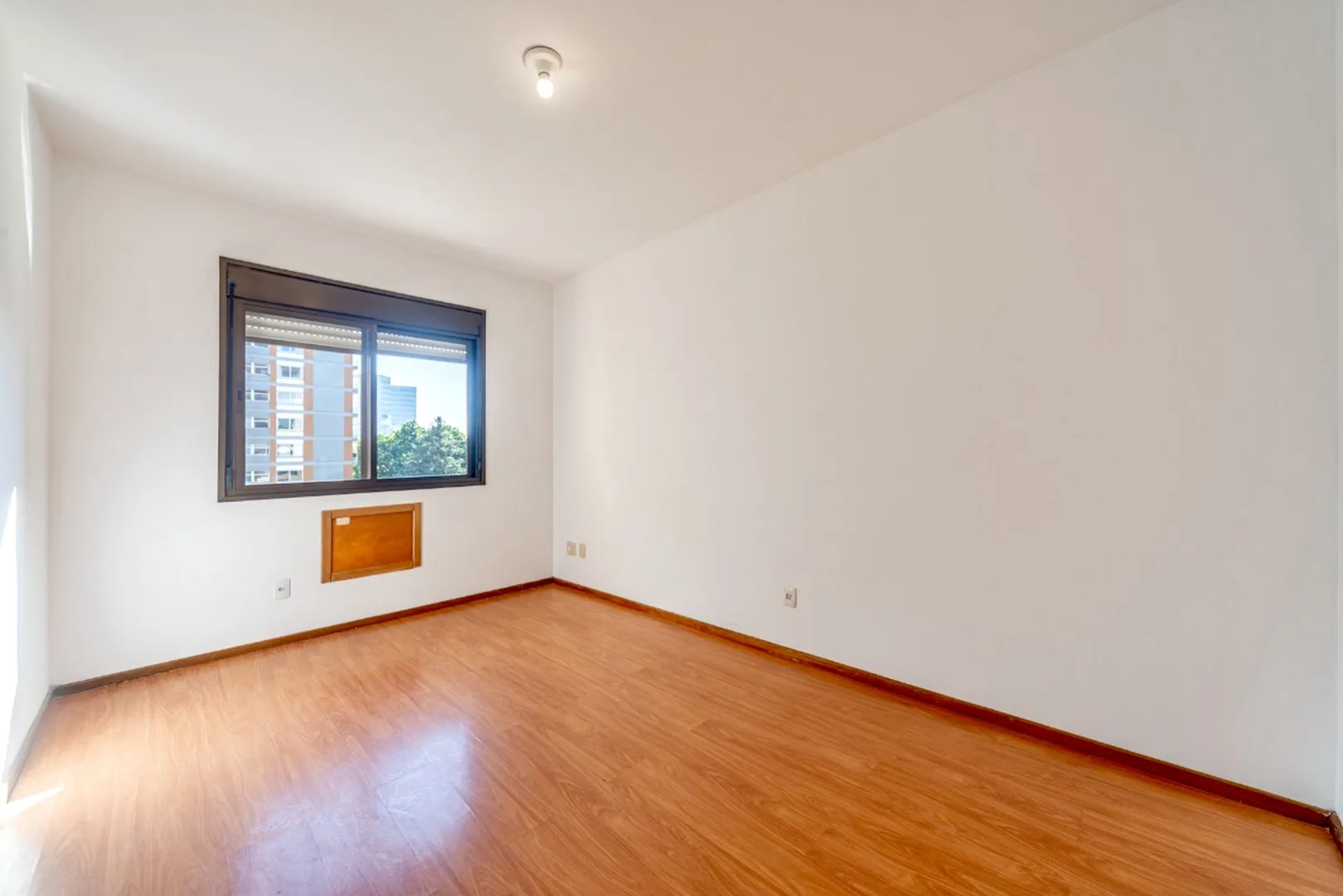 R$ 465.000 - &Oacute;TIMO APARTAMENTO - 51M2 - 1 DORM - SACAD&Atilde;O - 1 VAGA Rua Carvalho Monteiro Porto Alegre - 