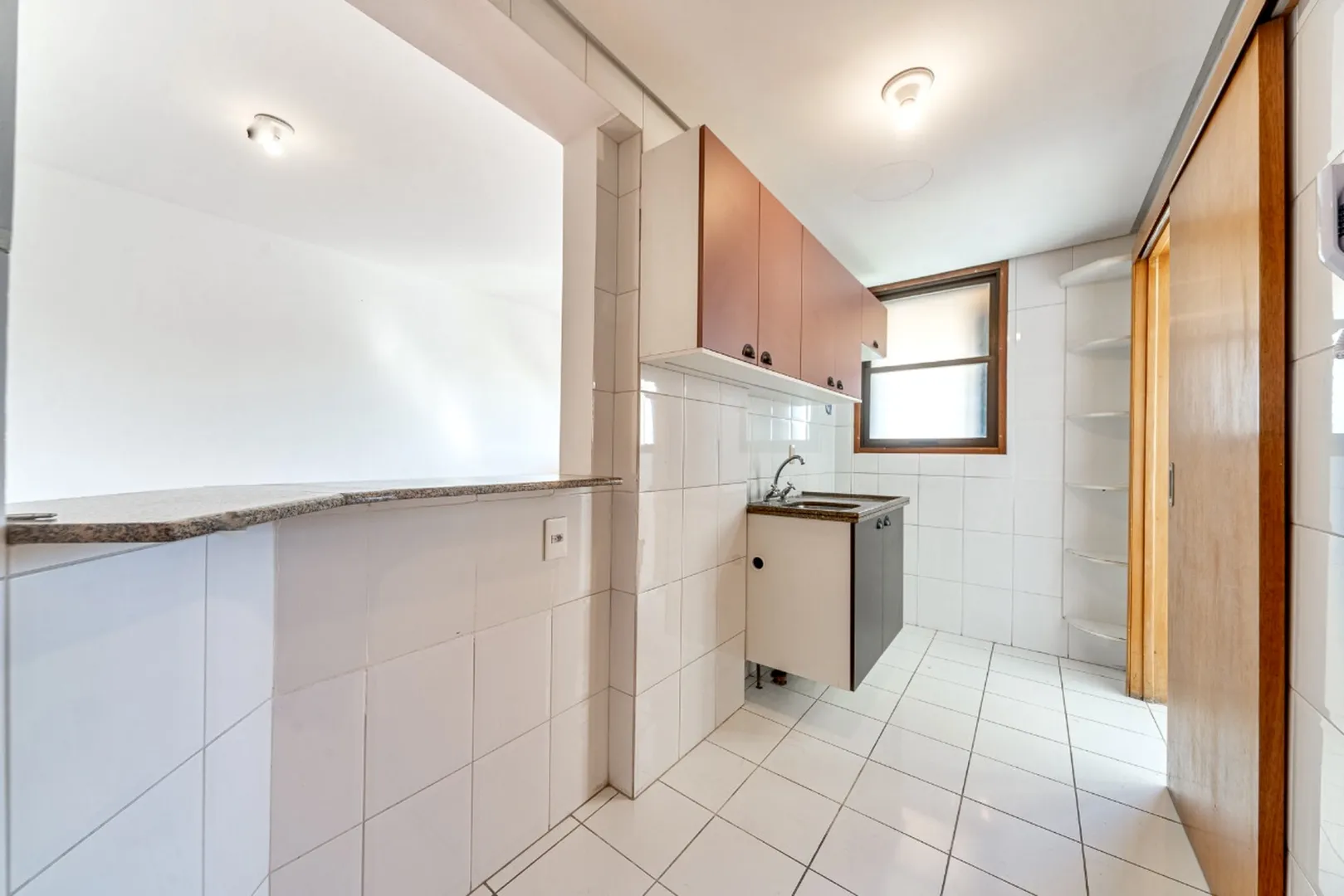 R$ 465.000 - &Oacute;TIMO APARTAMENTO - 51M2 - 1 DORM - SACAD&Atilde;O - 1 VAGA Rua Carvalho Monteiro Porto Alegre - 