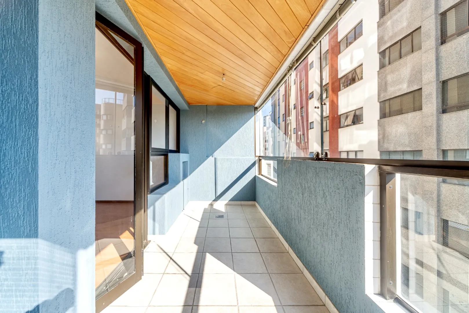 R$ 465.000 - &Oacute;TIMO APARTAMENTO - 51M2 - 1 DORM - SACAD&Atilde;O - 1 VAGA Rua Carvalho Monteiro Porto Alegre - 