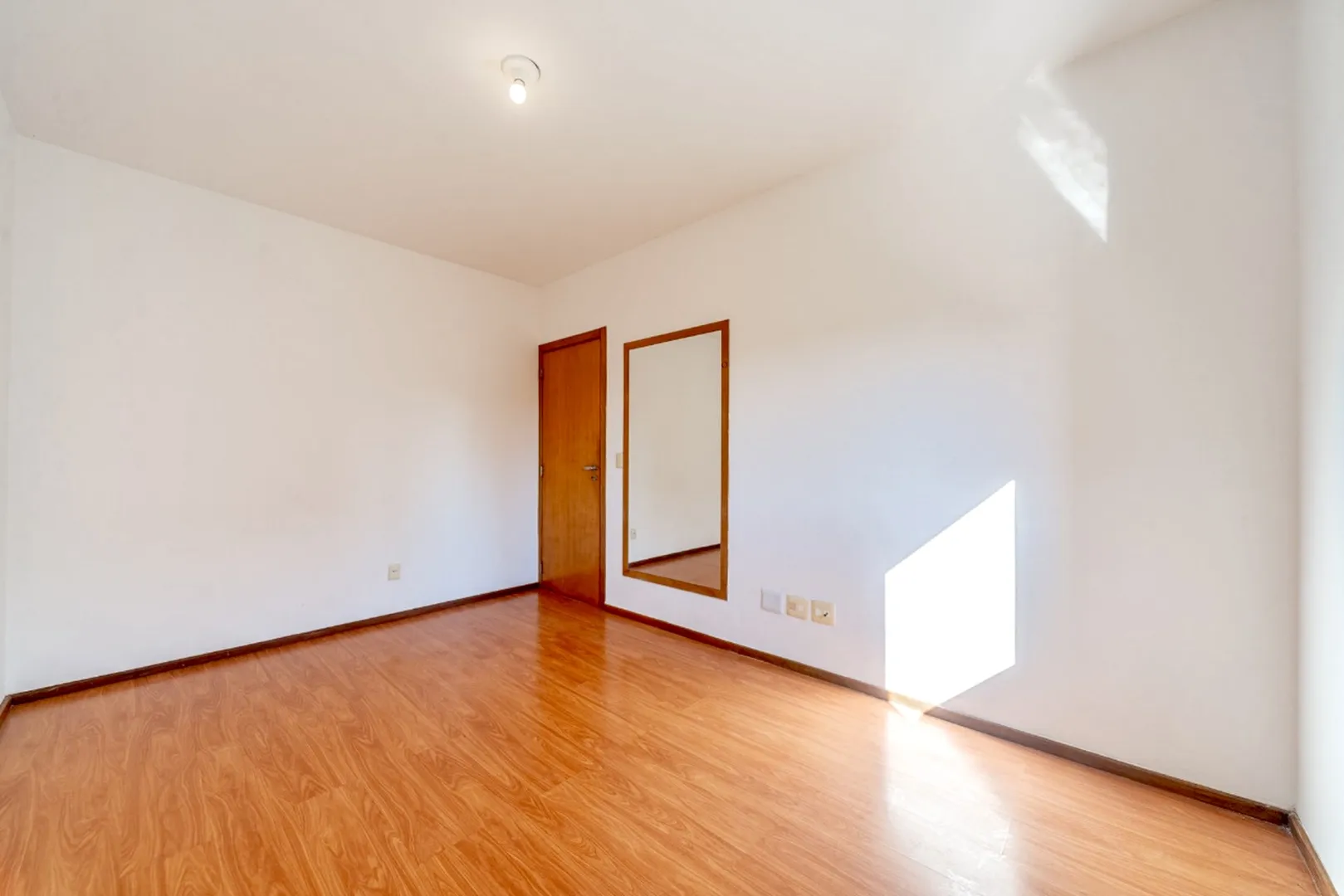 R$ 465.000 - &Oacute;TIMO APARTAMENTO - 51M2 - 1 DORM - SACAD&Atilde;O - 1 VAGA Rua Carvalho Monteiro Porto Alegre - 