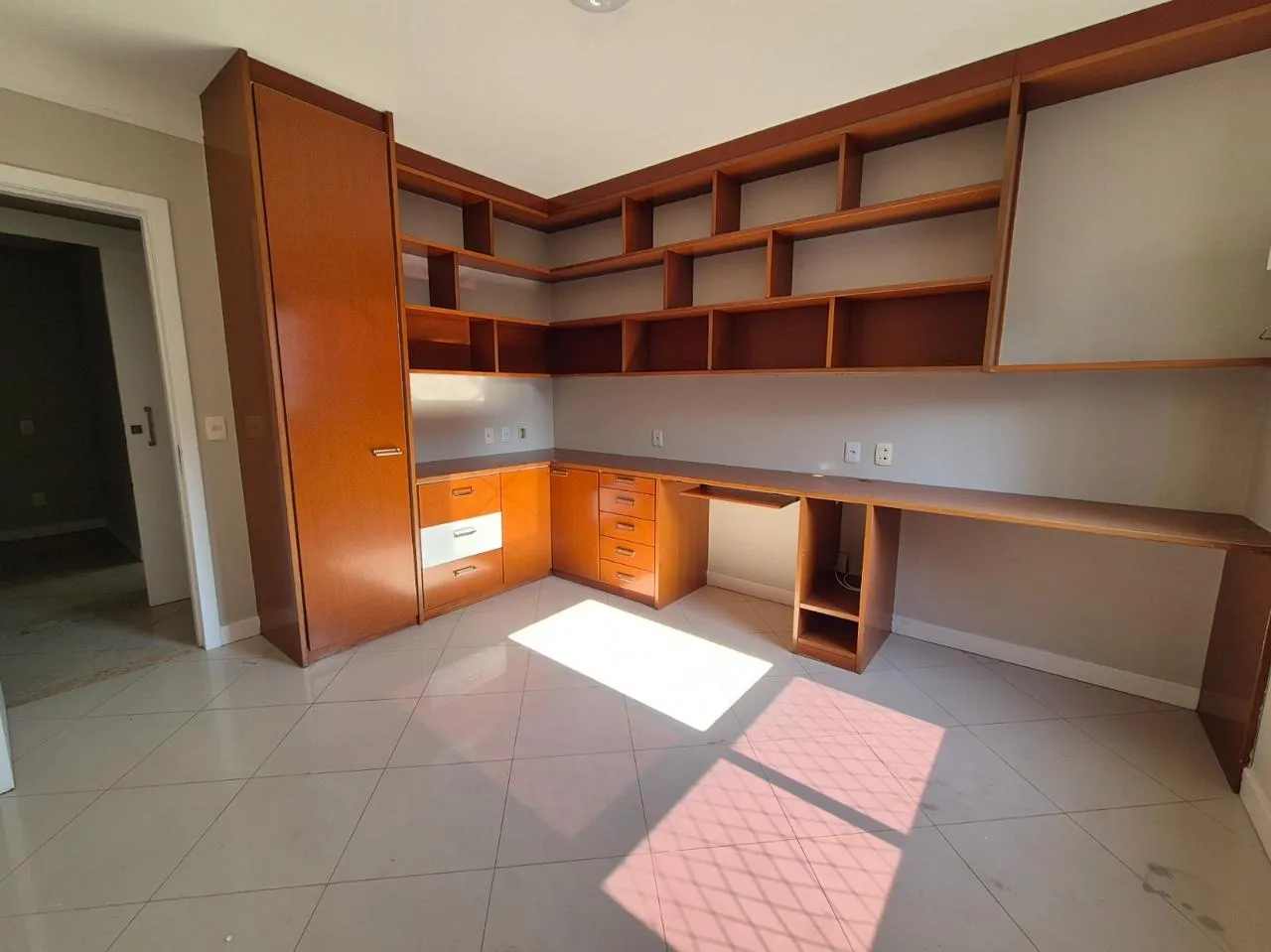 APARTAMENTO ALTO PADR&Atilde;O 4 QUARTOS 3 SU&Iacute;TES VARANDA PISCINA ACADEMIA &Agrave; VENDA NA PITUBA! Rua Ceará Salvador - 