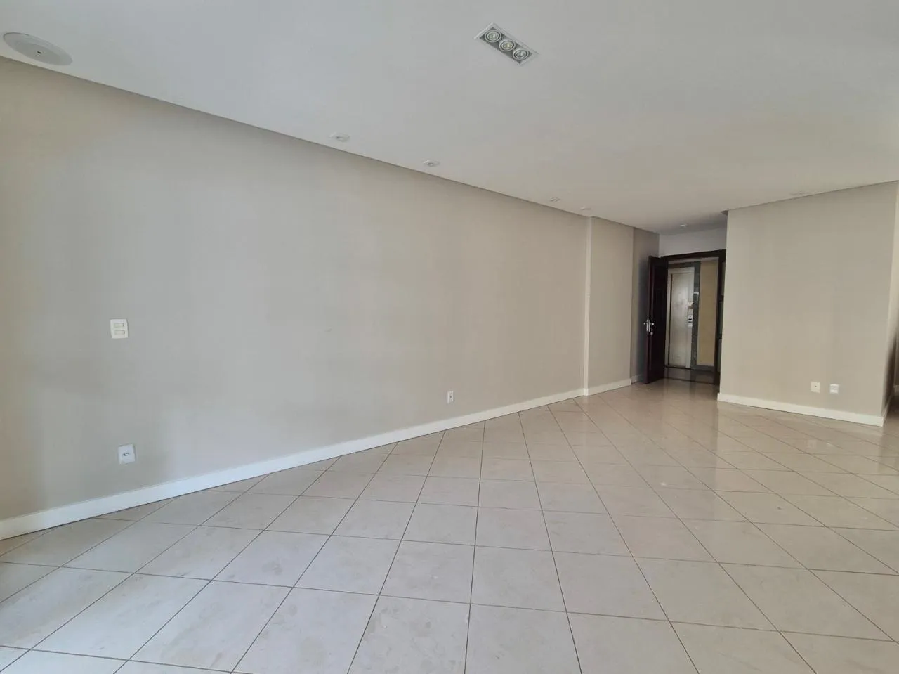 APARTAMENTO ALTO PADR&Atilde;O 4 QUARTOS 3 SU&Iacute;TES VARANDA PISCINA ACADEMIA &Agrave; VENDA NA PITUBA! Rua Ceará Salvador - 