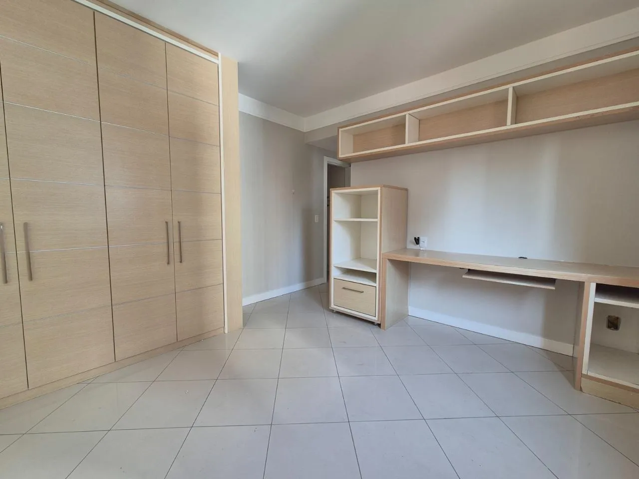 APARTAMENTO ALTO PADR&Atilde;O 4 QUARTOS 3 SU&Iacute;TES VARANDA PISCINA ACADEMIA &Agrave; VENDA NA PITUBA! Rua Ceará Salvador - 