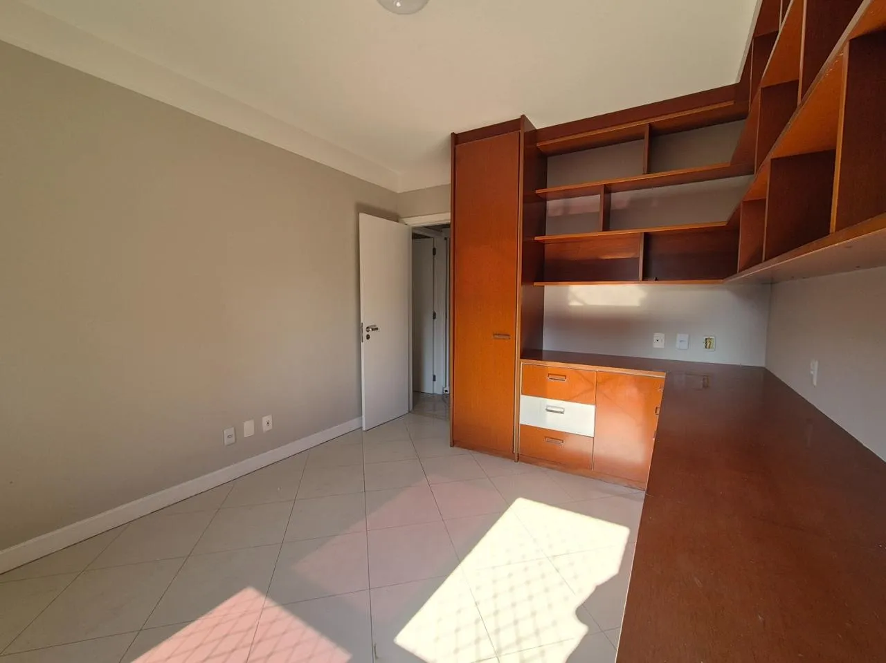 APARTAMENTO ALTO PADR&Atilde;O 4 QUARTOS 3 SU&Iacute;TES VARANDA PISCINA ACADEMIA &Agrave; VENDA NA PITUBA! Rua Ceará Salvador - 